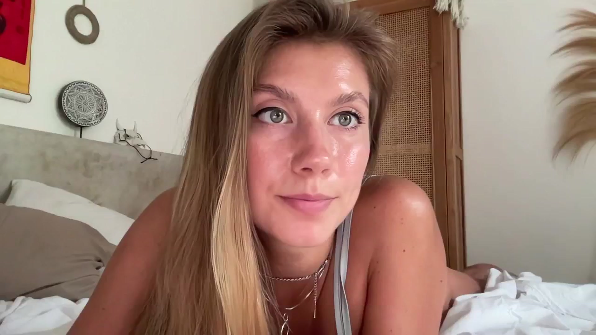 Gallery image thumbnail from SurfGirls's myfreecams stream on, 03/29/2025, 08:43 image 4 of 20