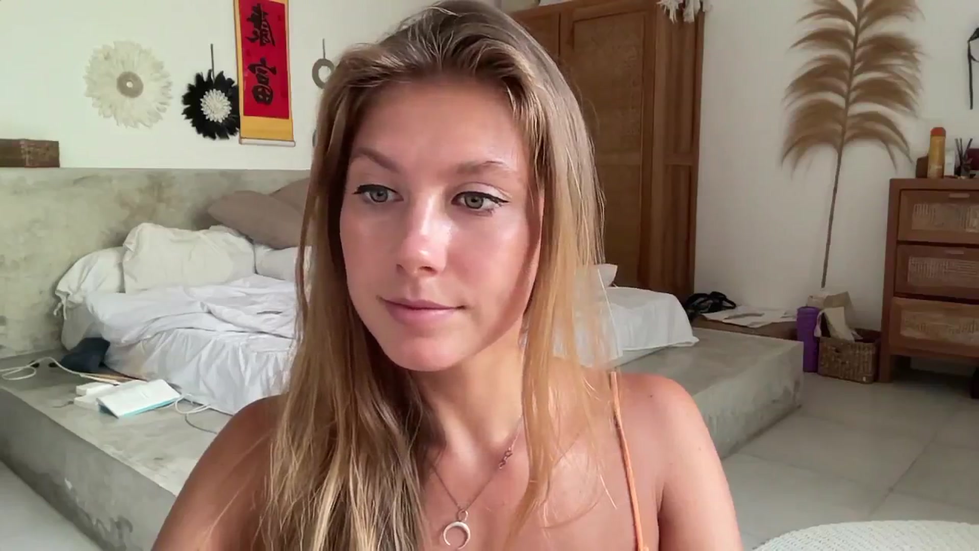 Gallery image thumbnail from SurfGirls's myfreecams stream on, 04/04/2025, 04:33 image 10 of 20