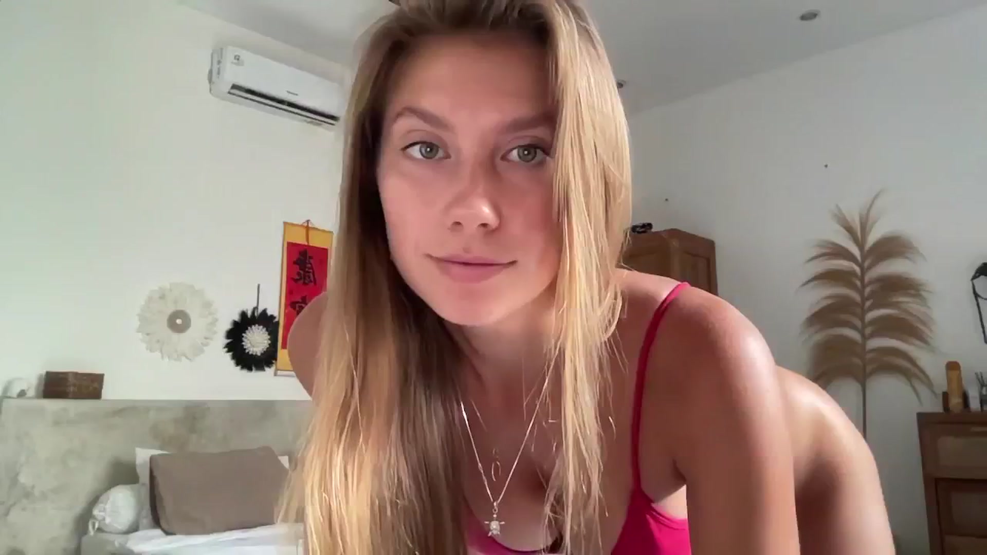 Gallery image thumbnail from SurfGirls's myfreecams stream on, 04/08/2025, 01:30 image 2 of 20