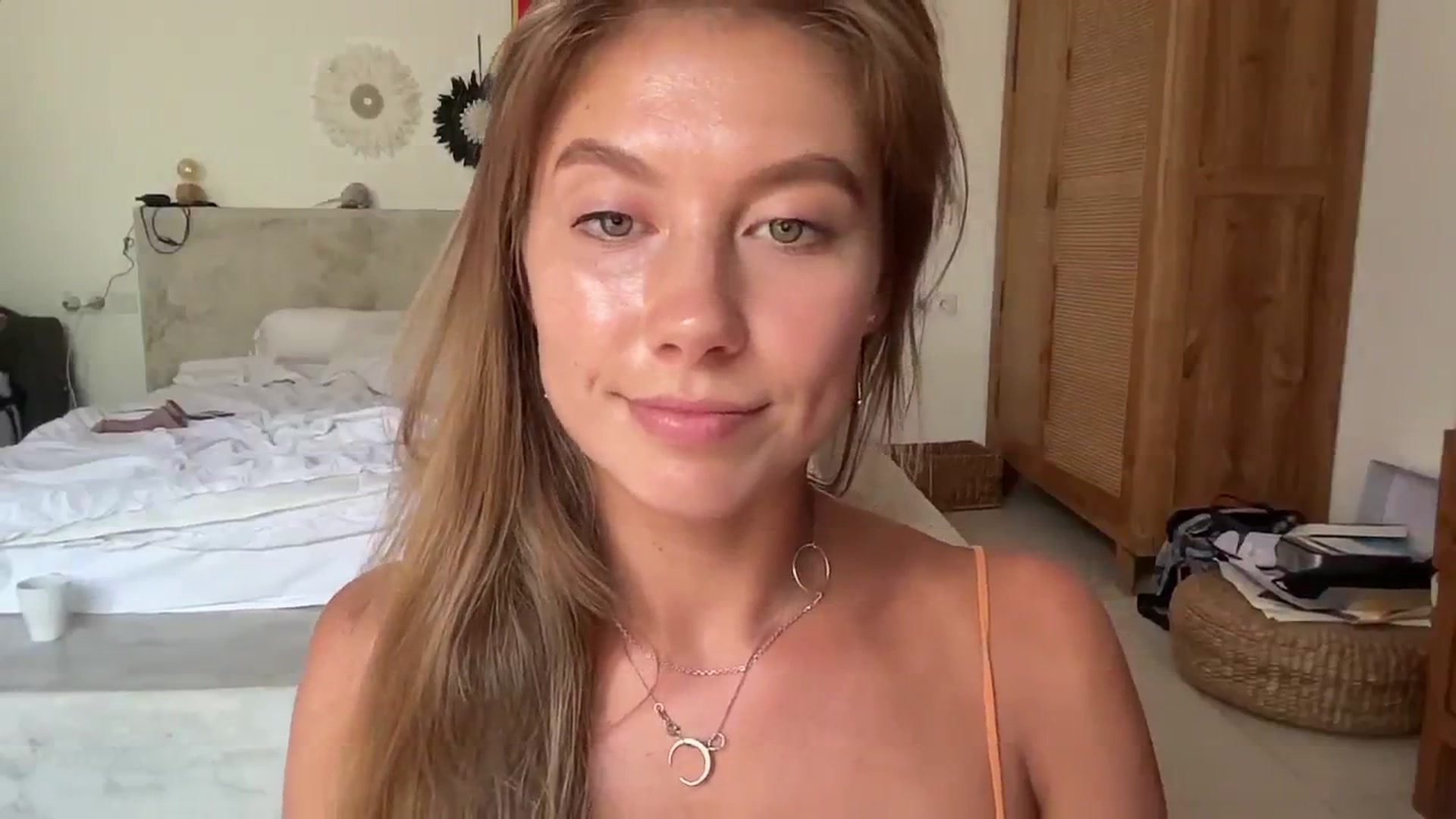 Gallery image thumbnail from SurfGirls's myfreecams stream on, 04/16/2025, 07:17 image 8 of 20