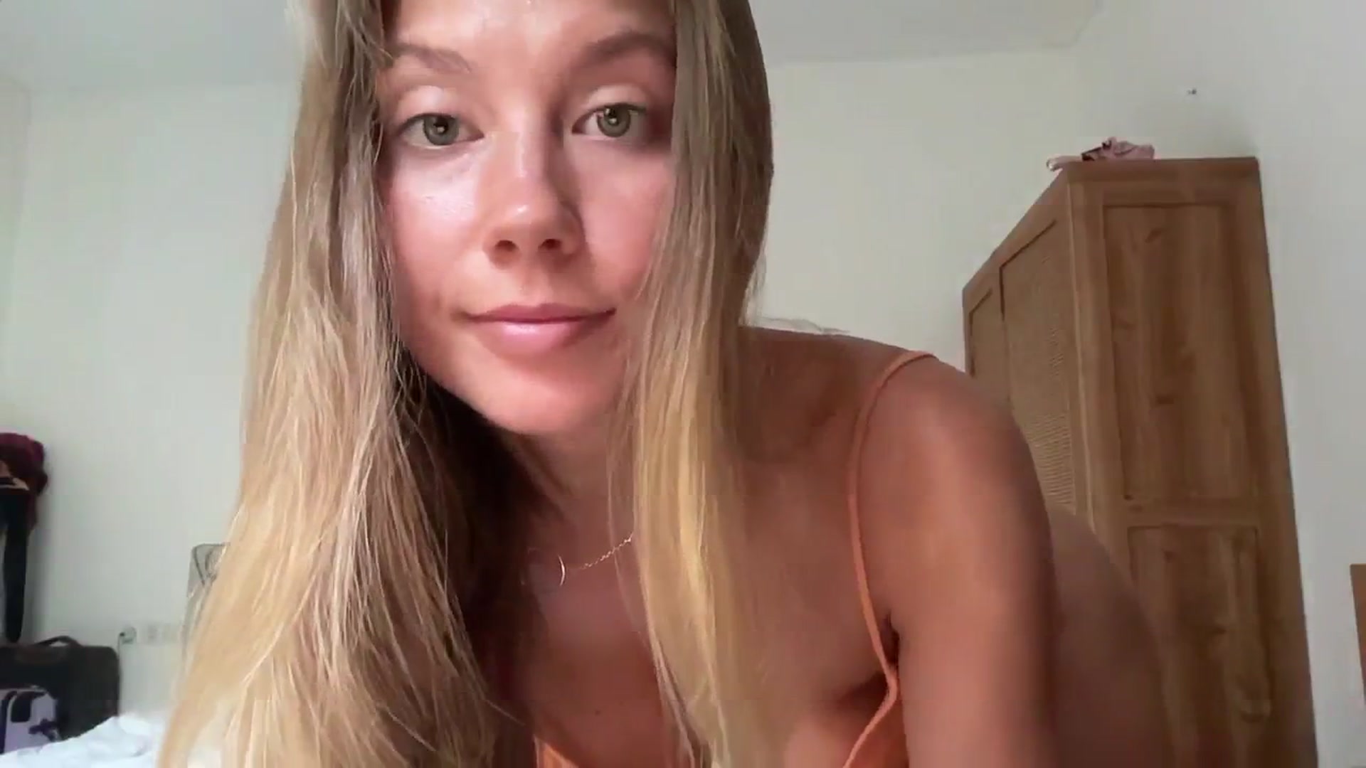 Gallery image thumbnail from SurfGirls's myfreecams stream on, 04/16/2025, 23:15 image 10 of 20