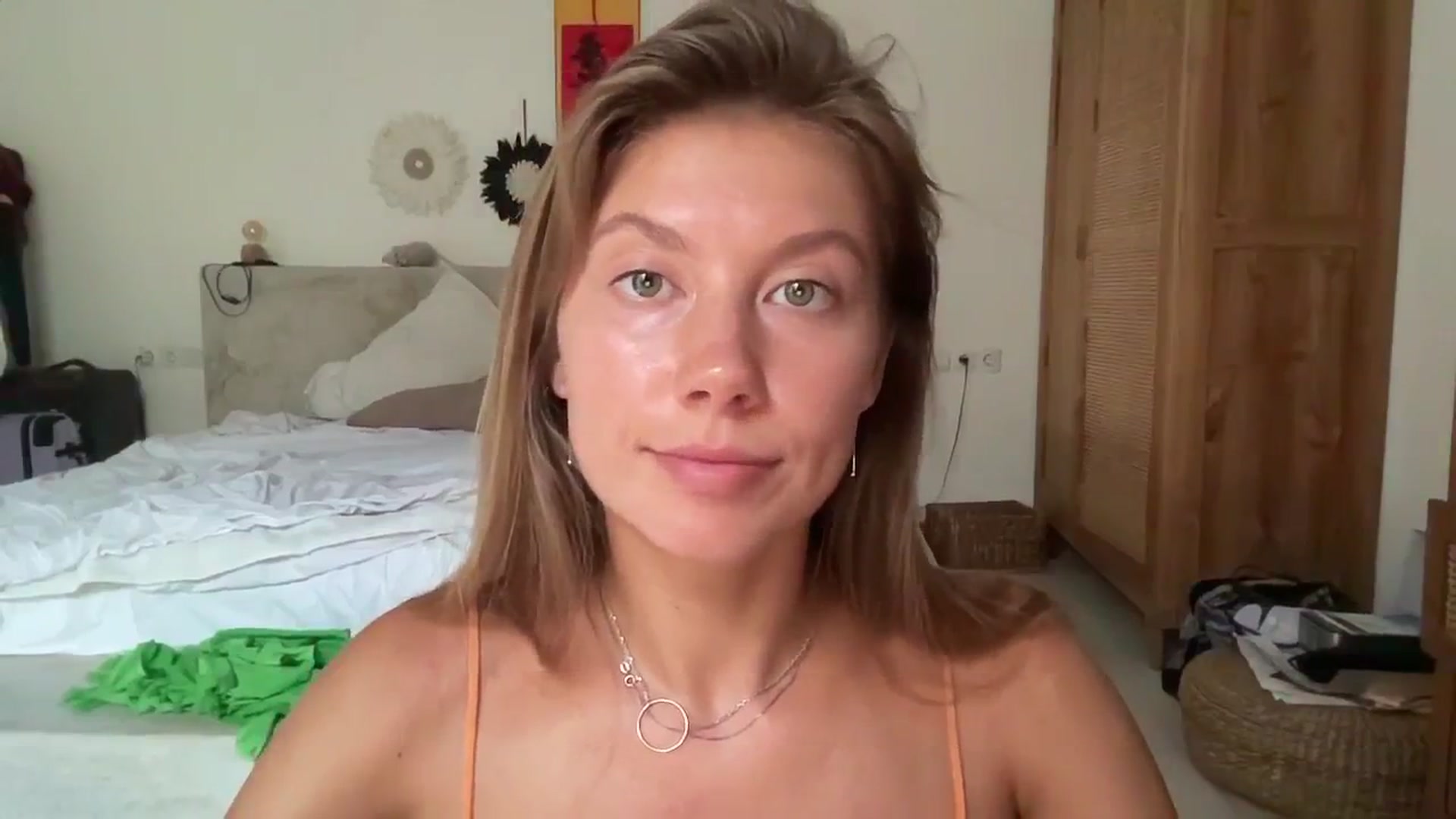 Gallery image thumbnail from SurfGirls's myfreecams stream on, 04/16/2025, 23:15 image 14 of 20