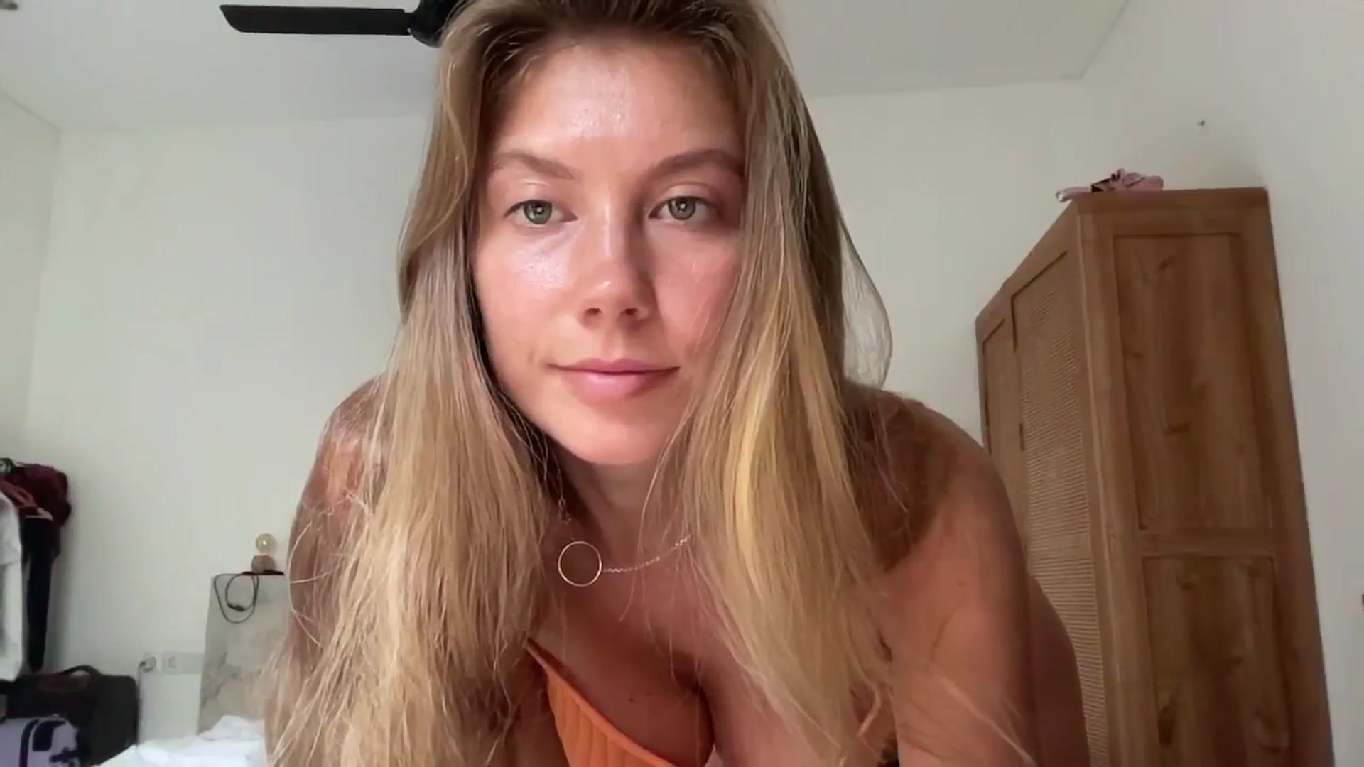 Gallery image thumbnail from SurfGirls's myfreecams stream on, 04/16/2025, 23:15 image 16 of 20