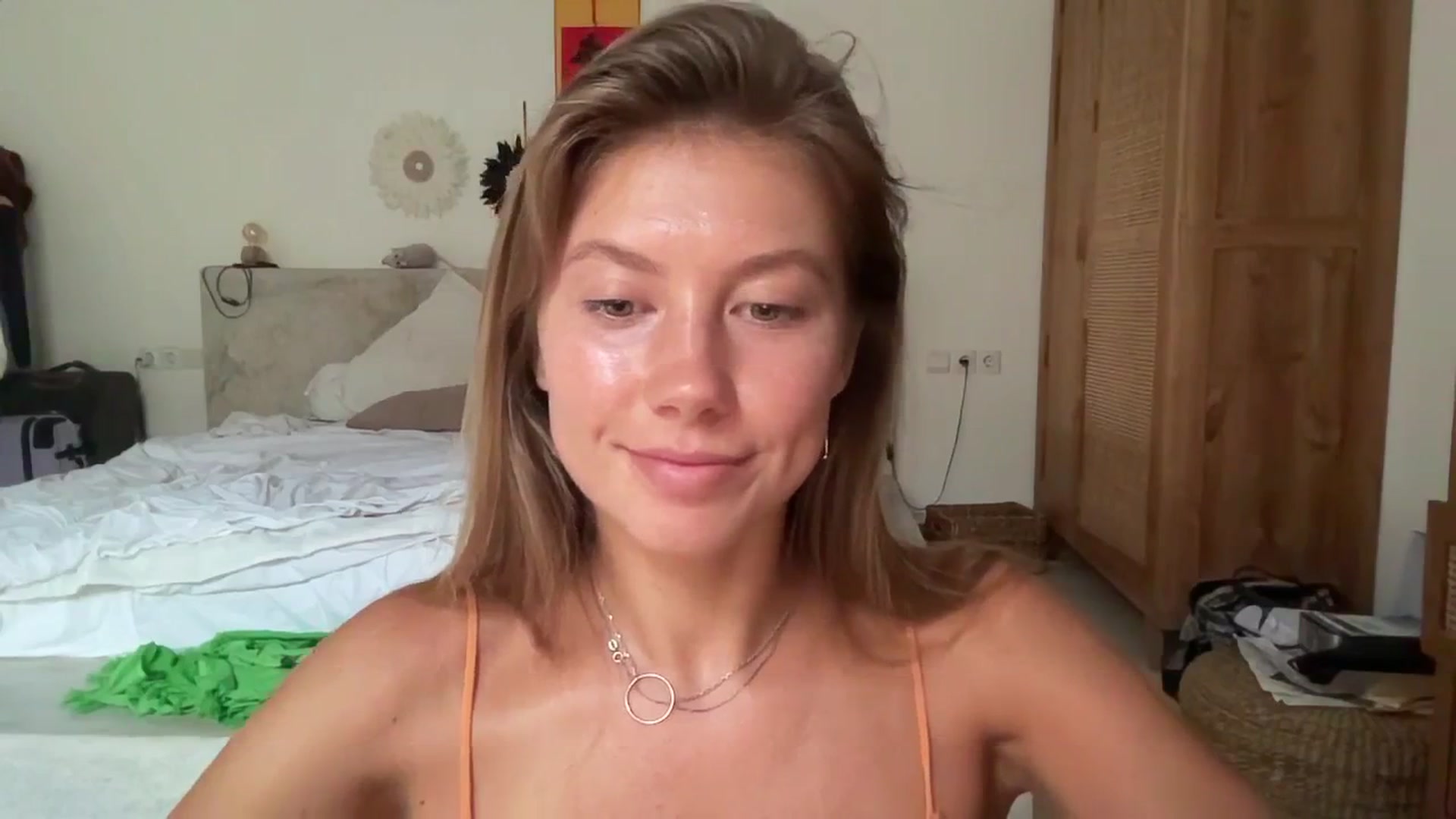 Gallery image thumbnail from SurfGirls's myfreecams stream on, 04/16/2025, 23:15 image 13 of 20