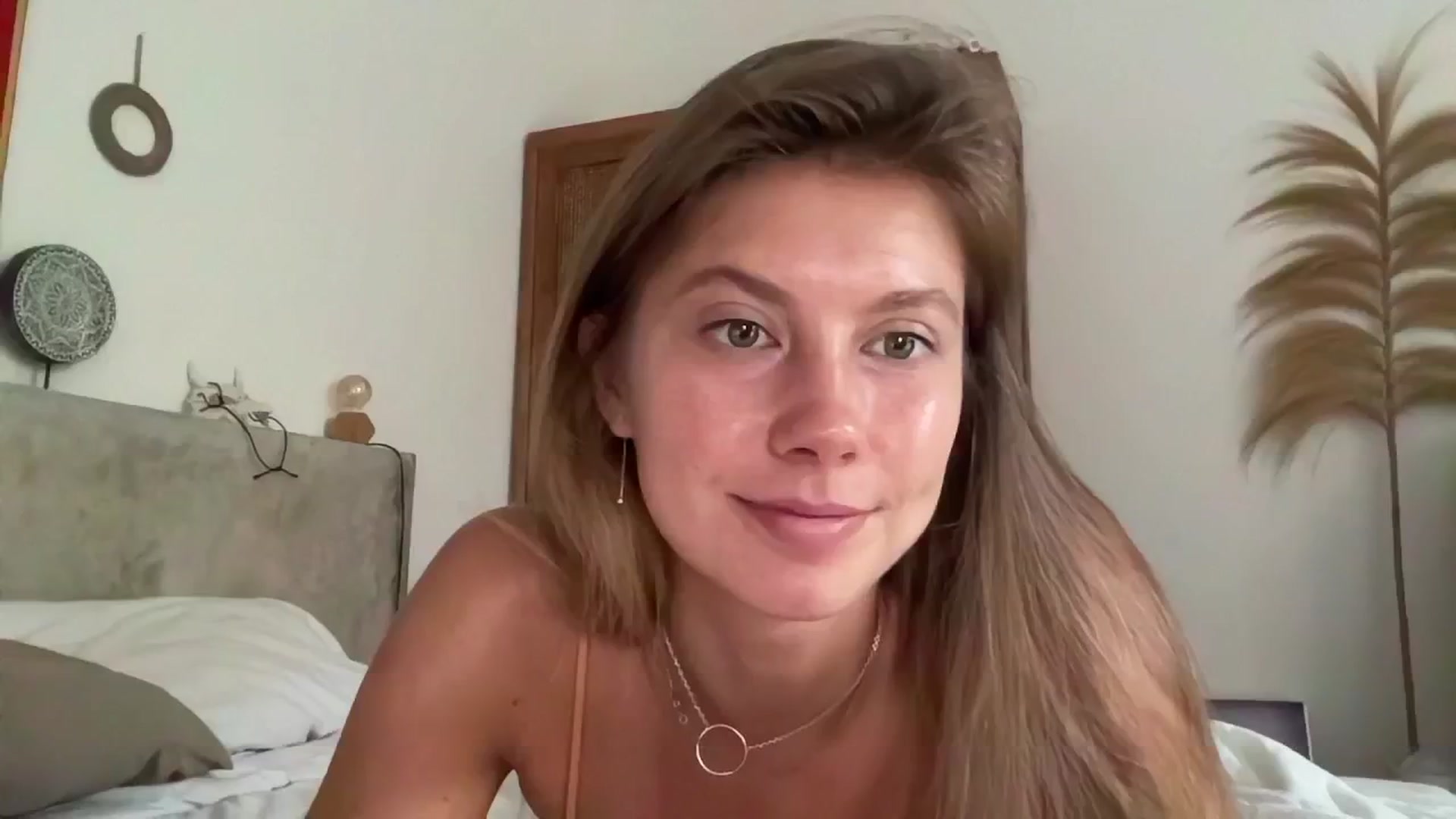 Gallery image thumbnail from SurfGirls's myfreecams stream on, 04/16/2025, 23:15 image 1 of 20