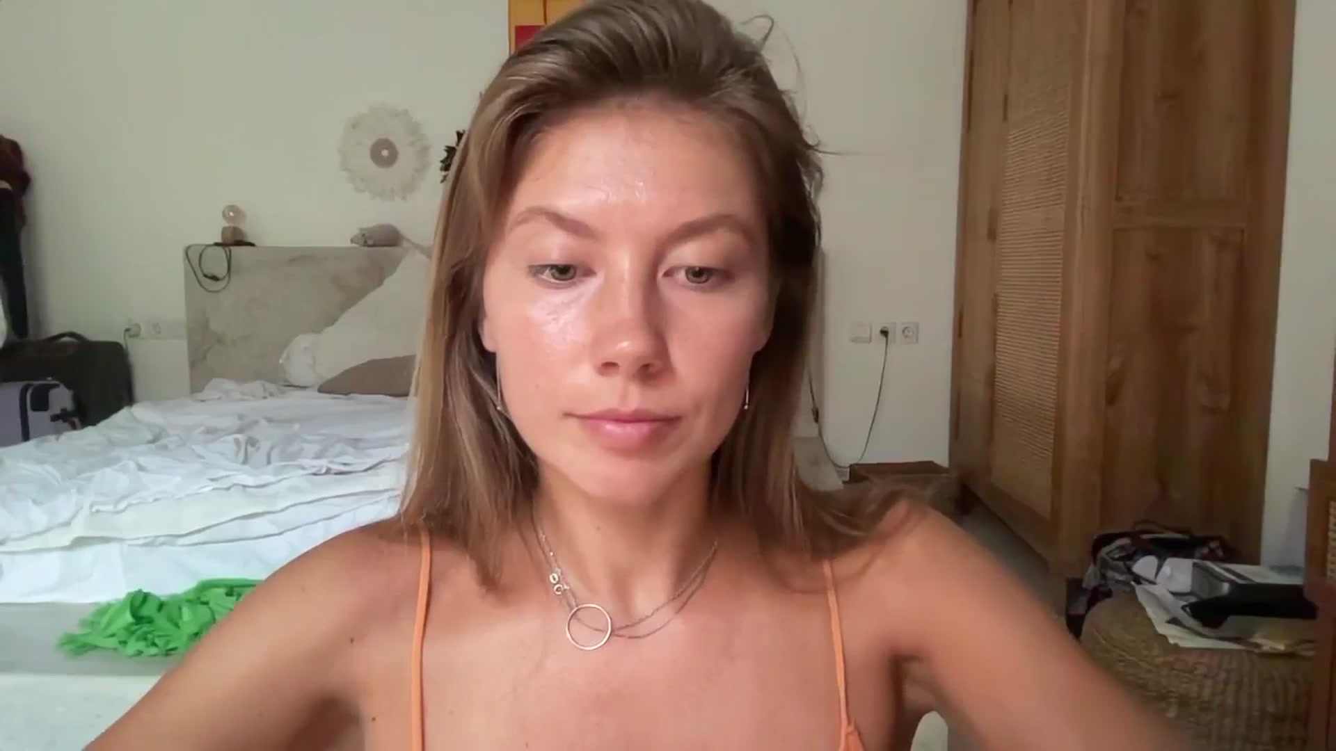 Gallery image thumbnail from SurfGirls's myfreecams stream on, 04/16/2025, 23:15 image 12 of 20