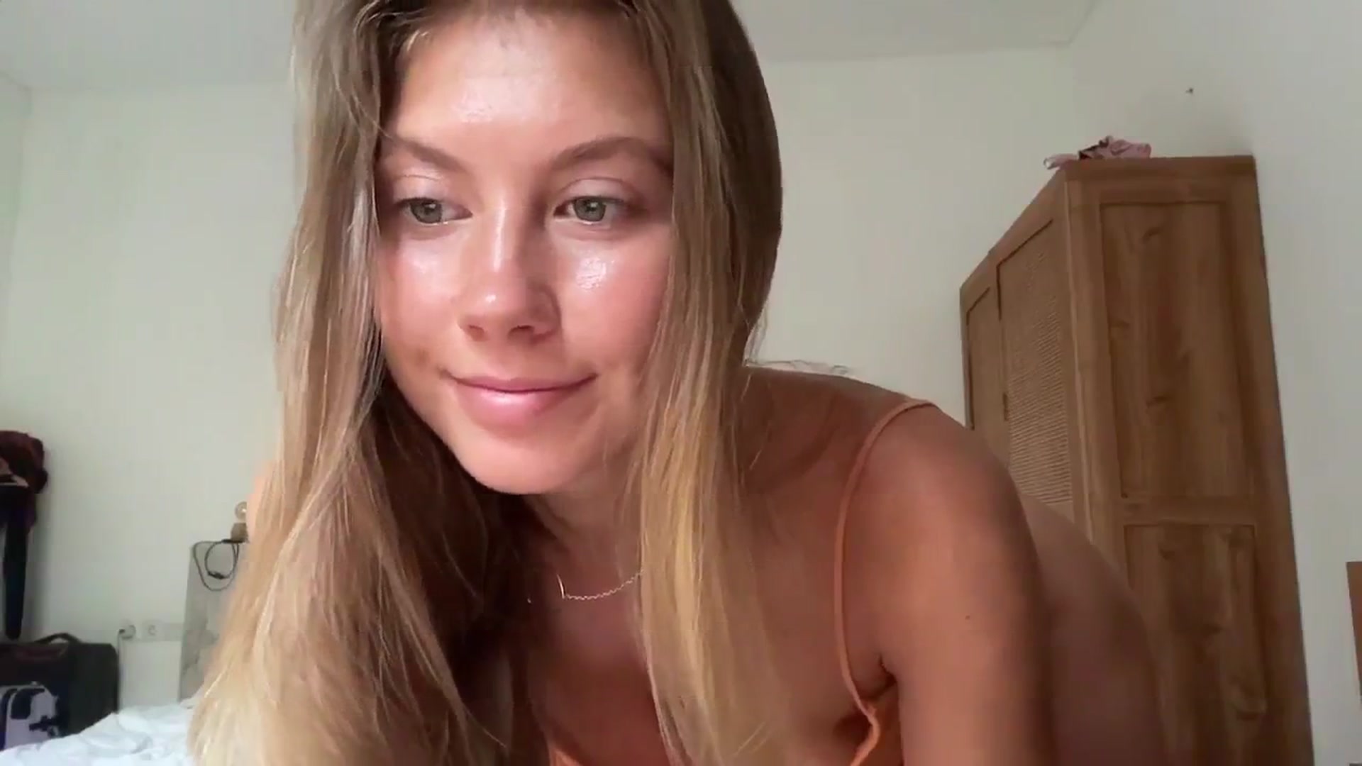 Gallery image thumbnail from SurfGirls's myfreecams stream on, 04/16/2025, 23:15 image 9 of 20