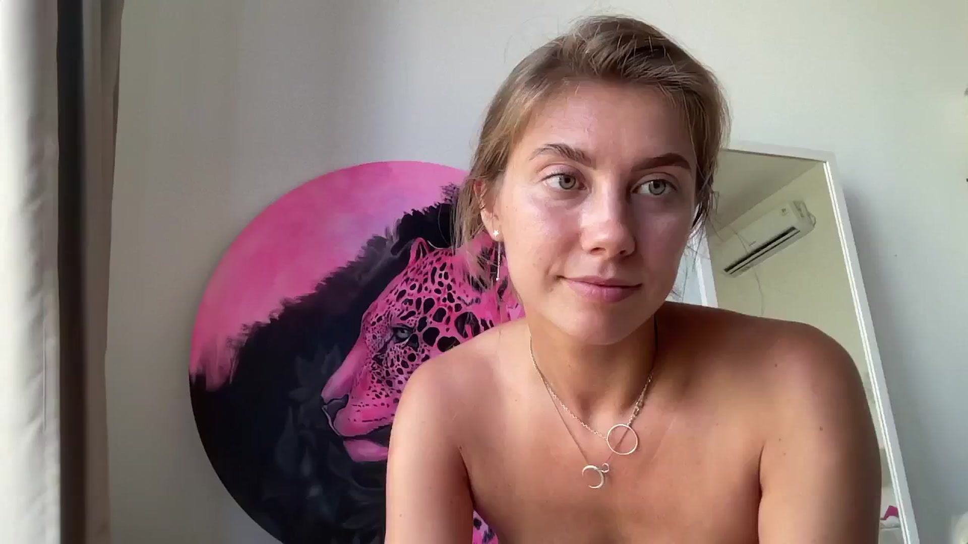 Gallery image thumbnail from SurfGirls's myfreecams stream on, 04/20/2025, 04:26 image 8 of 20