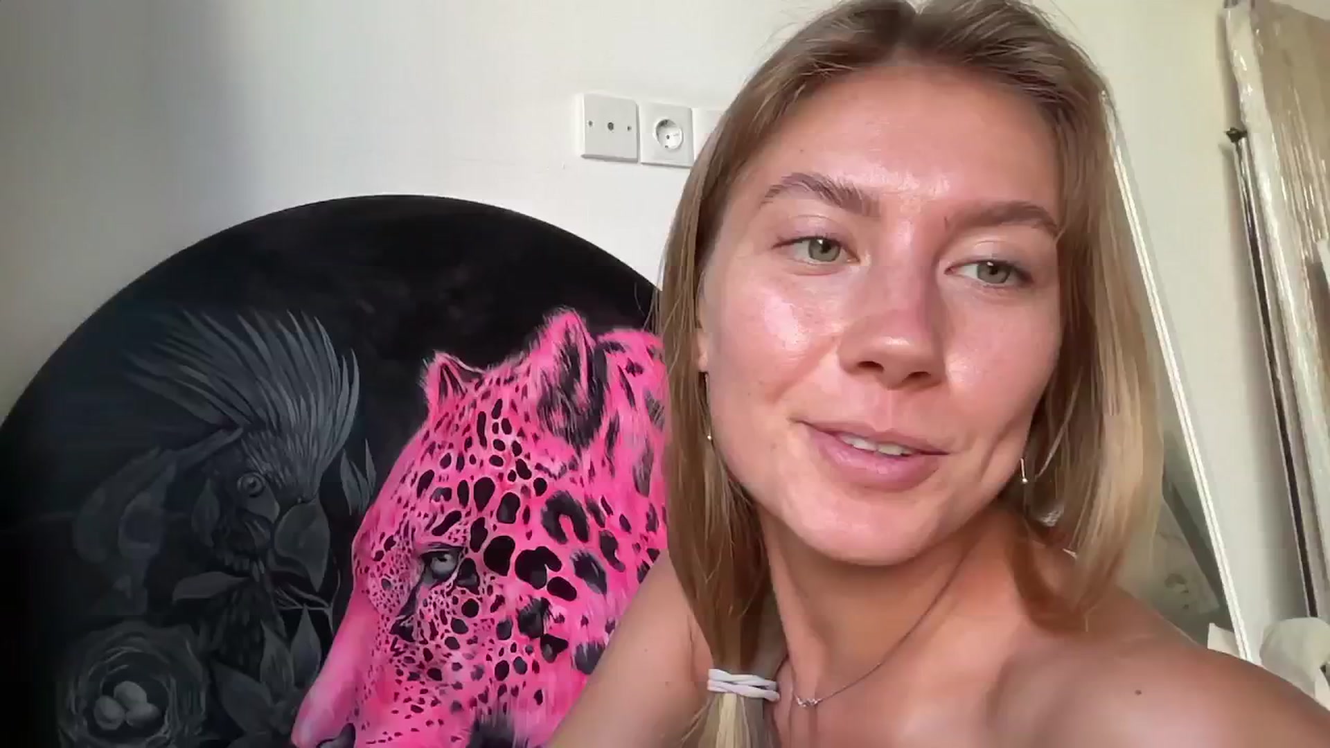 Gallery image thumbnail from SurfGirls's myfreecams stream on, 04/27/2025, 01:40 image 8 of 20