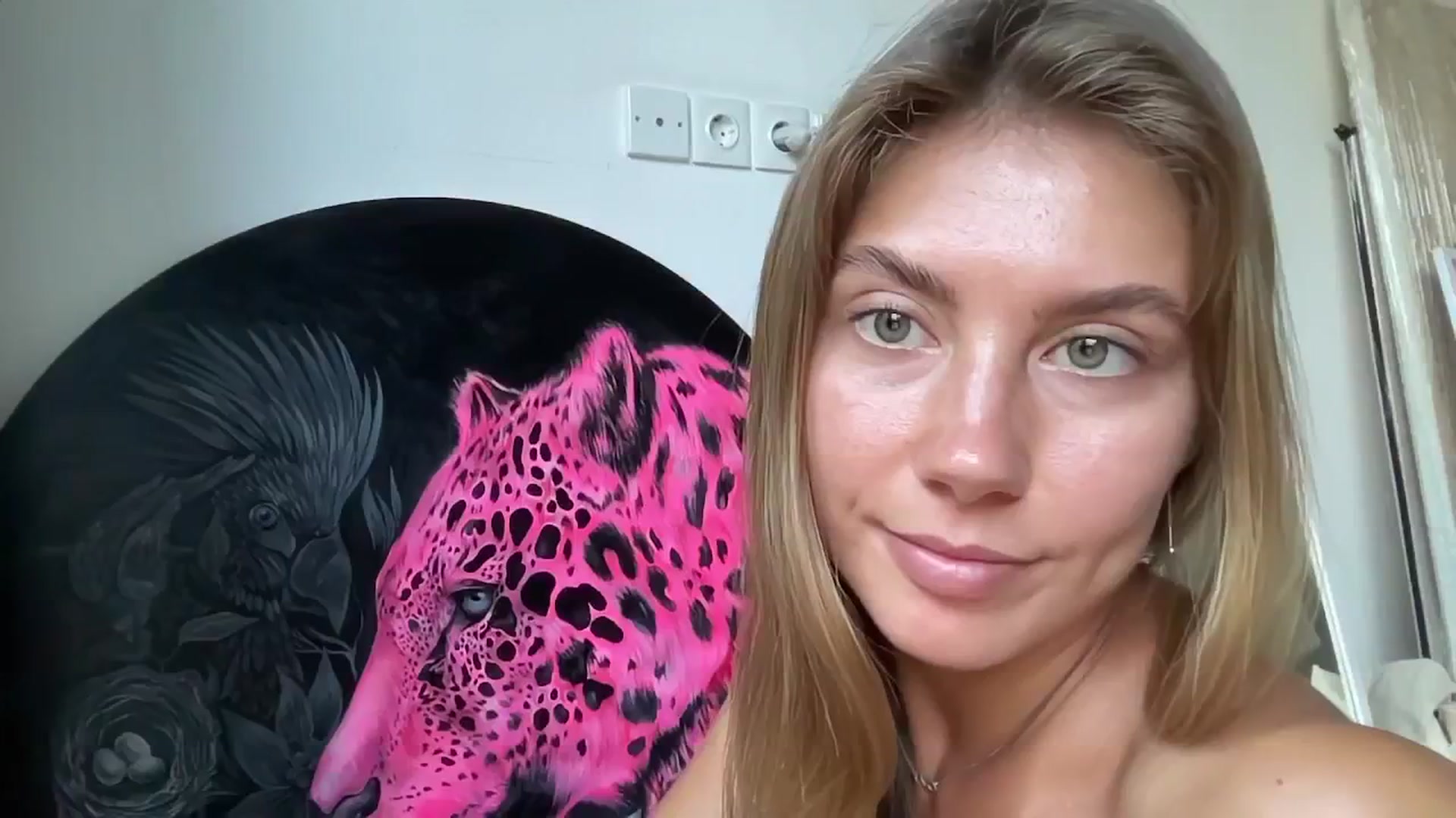 Gallery image thumbnail from SurfGirls's myfreecams stream on, 04/27/2025, 01:40 image 10 of 20
