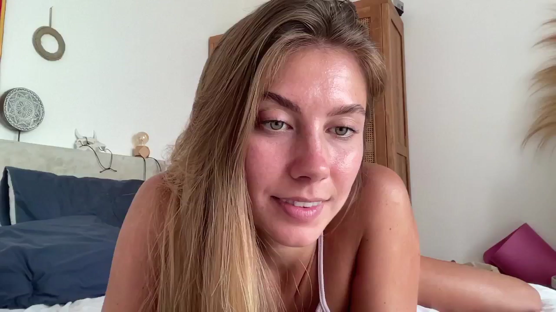 Gallery image thumbnail from SurfGirls's myfreecams stream on, 04/29/2025, 04:44 image 8 of 20