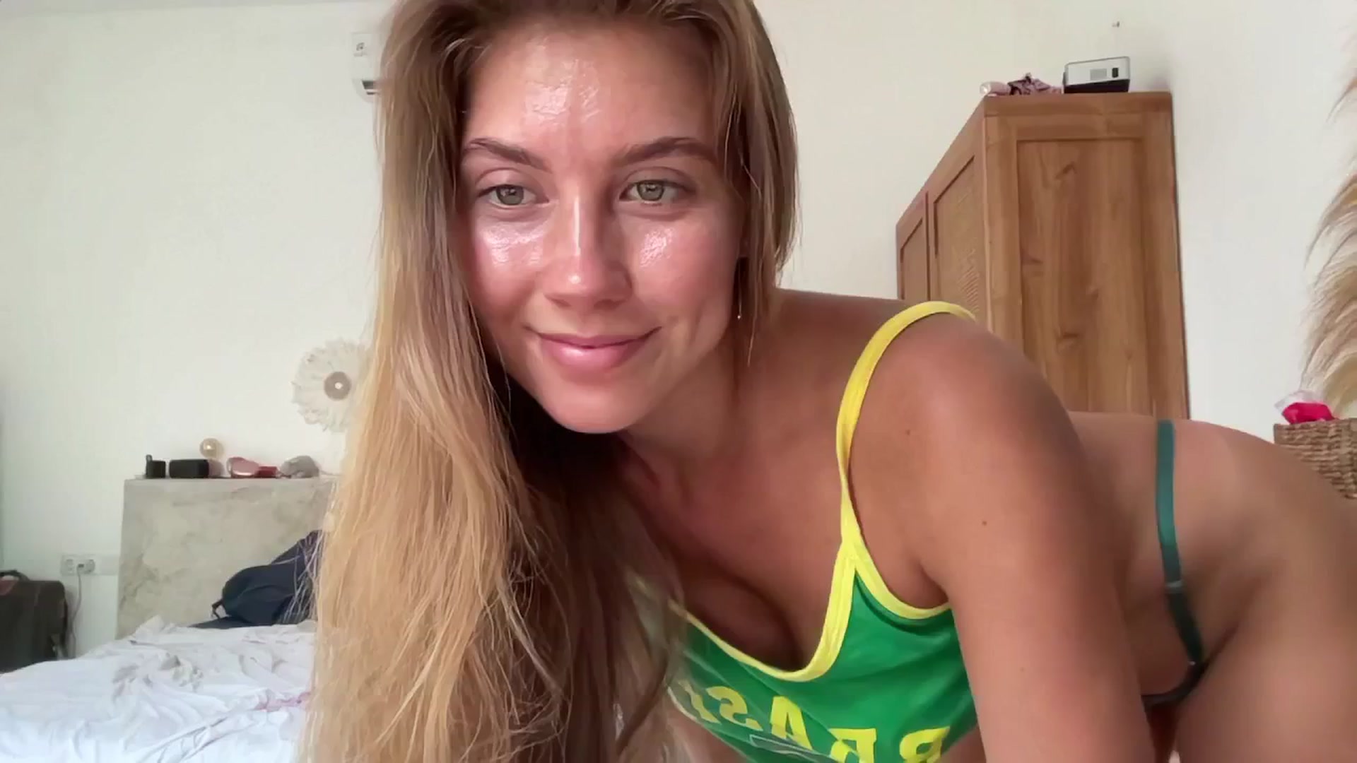 Gallery image thumbnail from SurfGirls's myfreecams stream on, 05/02/2025, 07:13 image 2 of 20