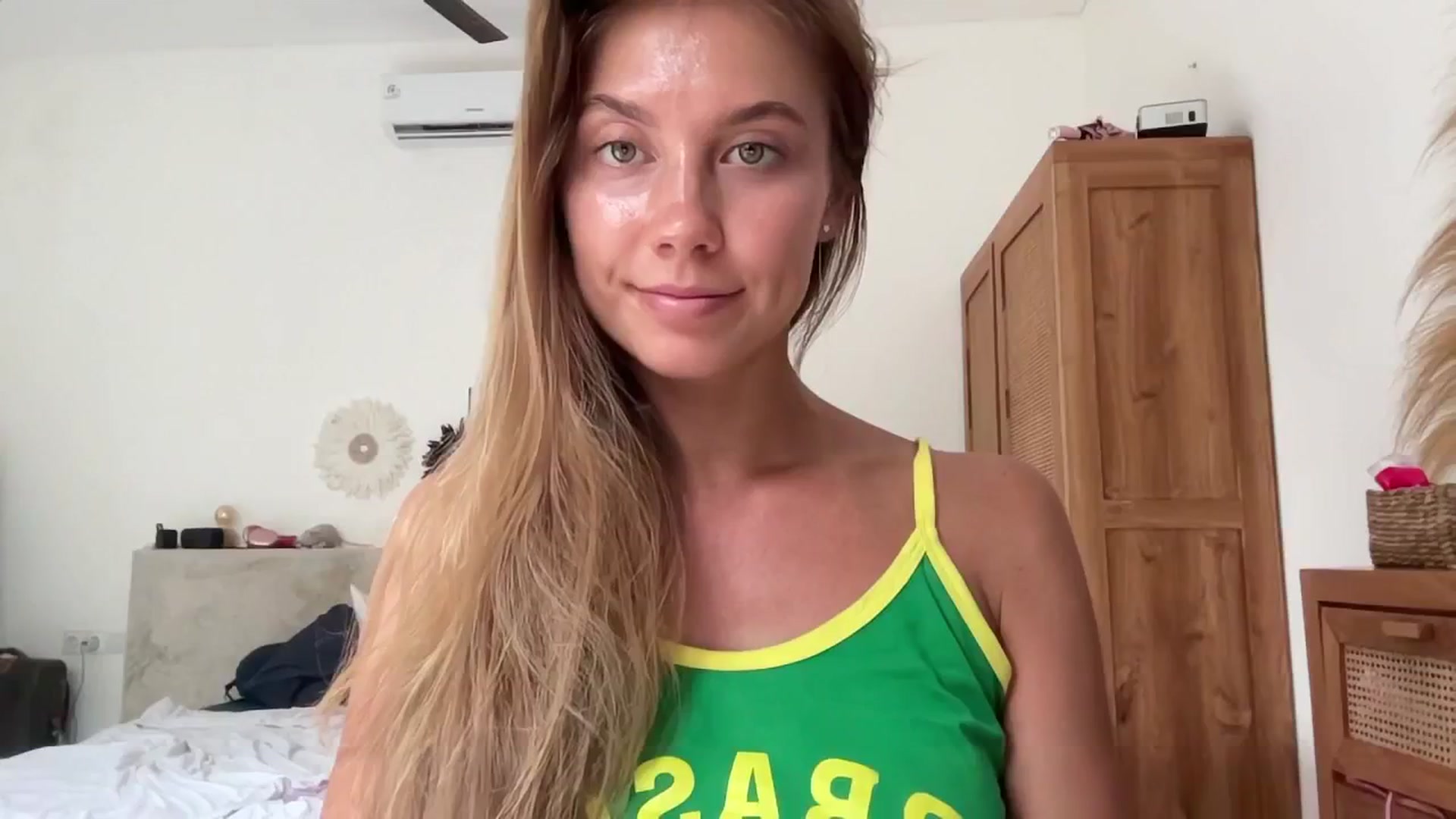 Gallery image thumbnail from SurfGirls's myfreecams stream on, 05/02/2025, 07:13 image 15 of 20
