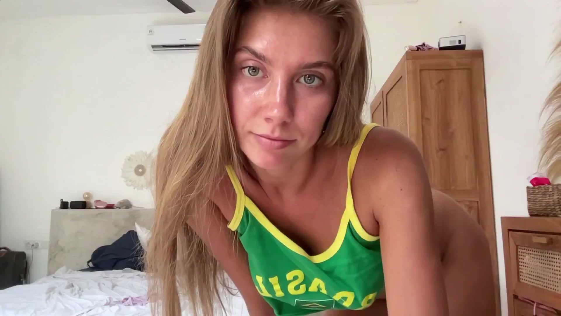 Gallery image thumbnail from SurfGirls's myfreecams stream on, 05/02/2025, 07:13 image 5 of 20