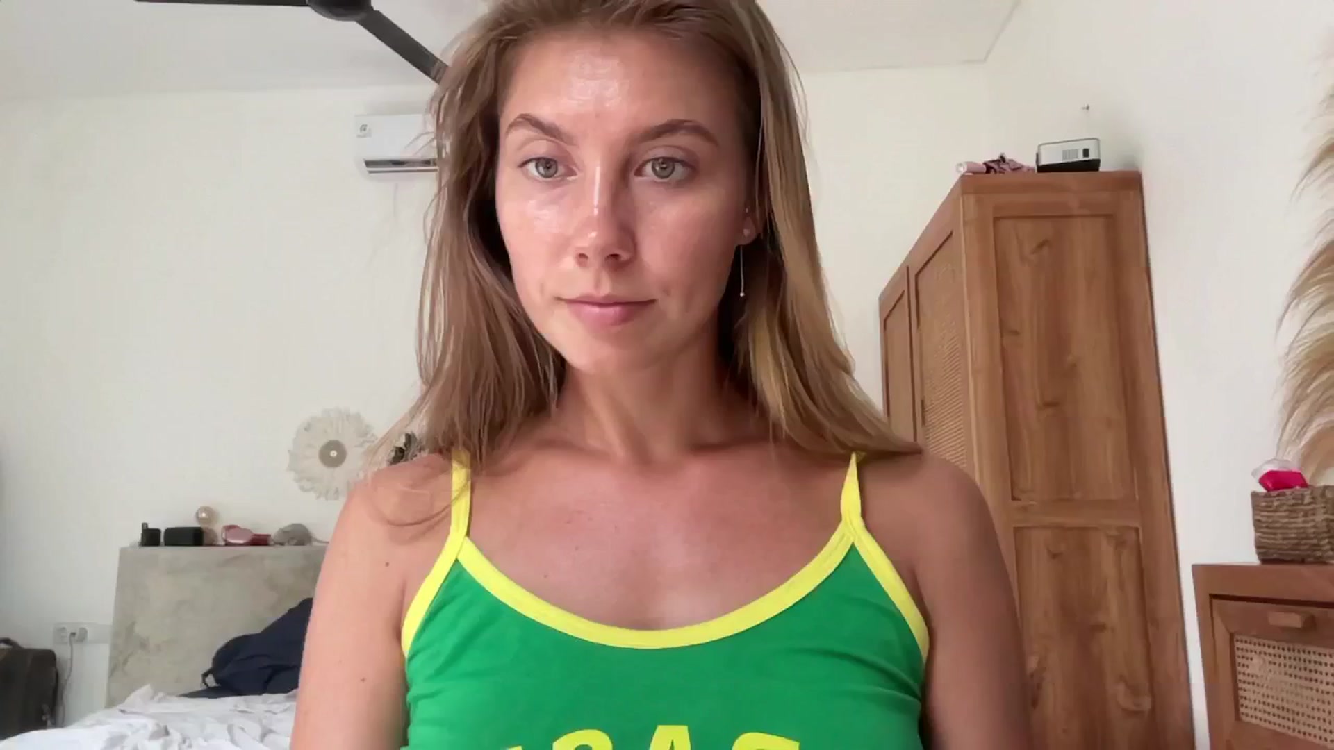 Gallery image thumbnail from SurfGirls's myfreecams stream on, 05/02/2025, 07:13 image 12 of 20