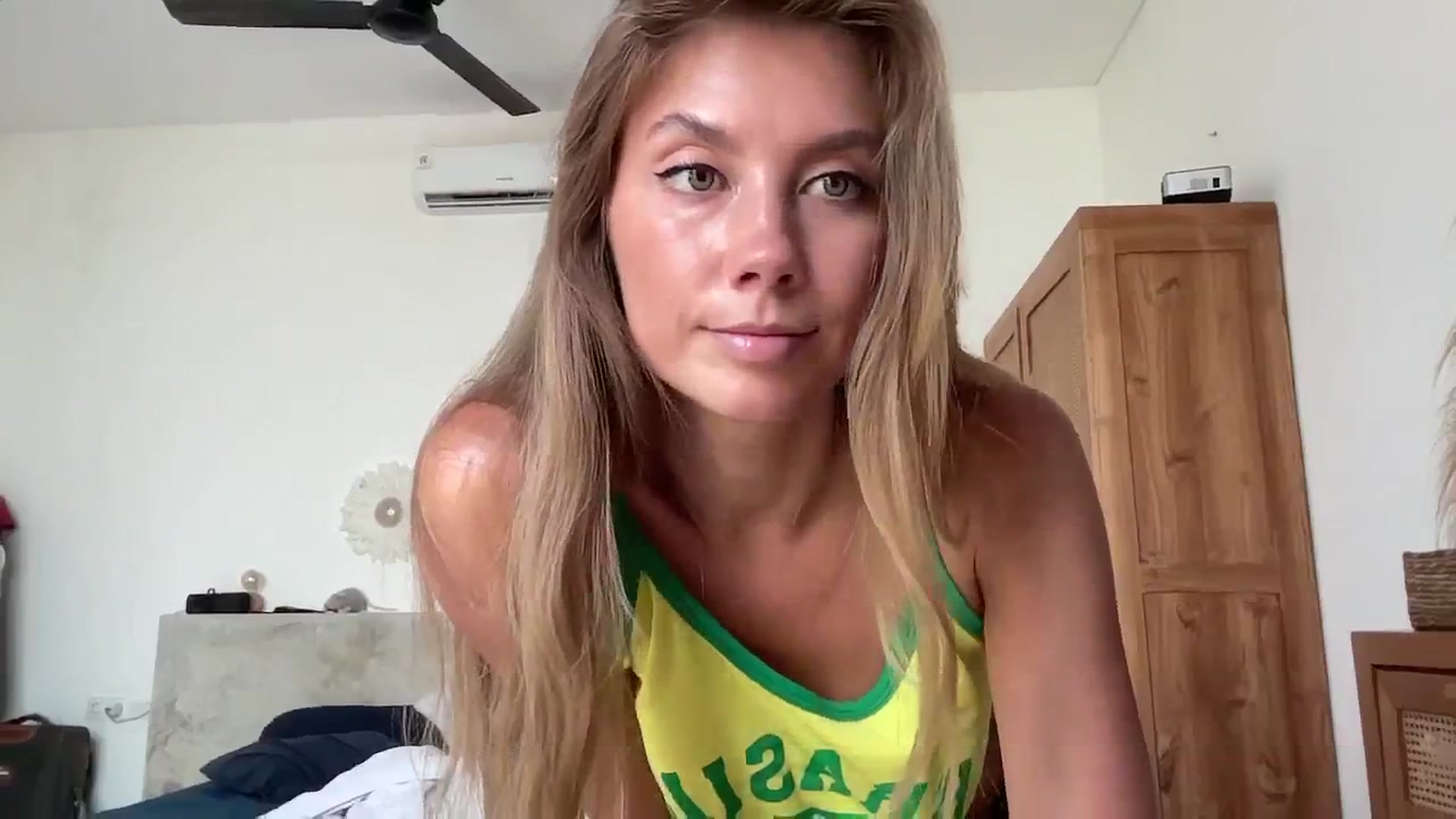 Gallery image thumbnail from SurfGirls's myfreecams stream on, 05/03/2025, 05:30 image 5 of 20