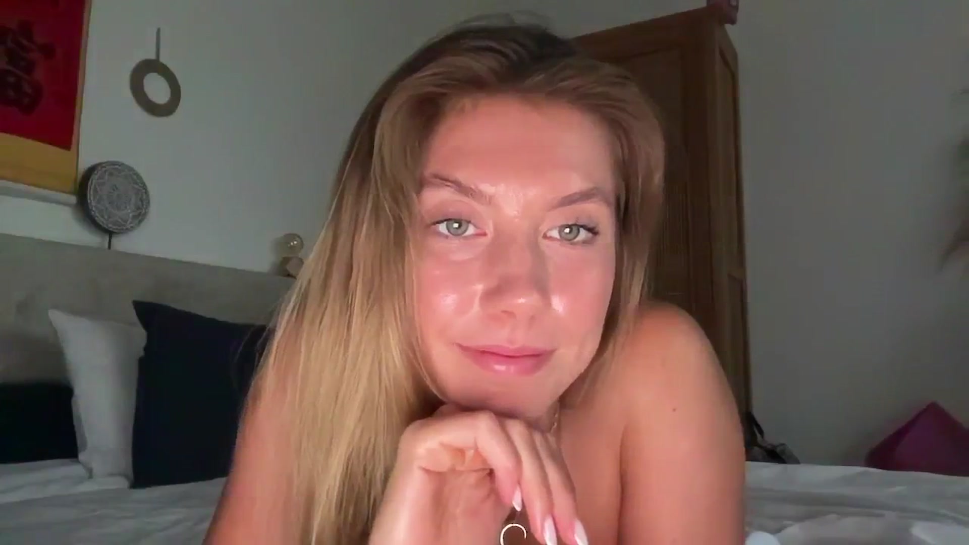 Gallery image thumbnail from SurfGirls's myfreecams stream on, 05/13/2025, 09:10 image 4 of 20