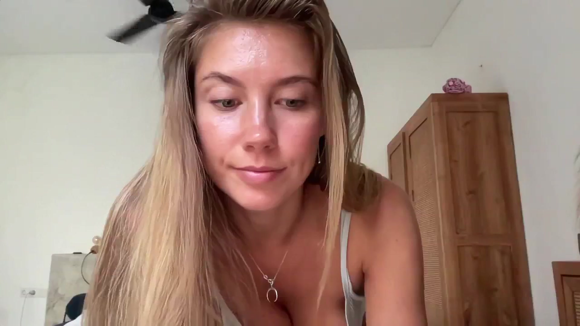 Gallery image thumbnail from SurfGirls's myfreecams stream on, 05/14/2025, 01:25 image 3 of 20
