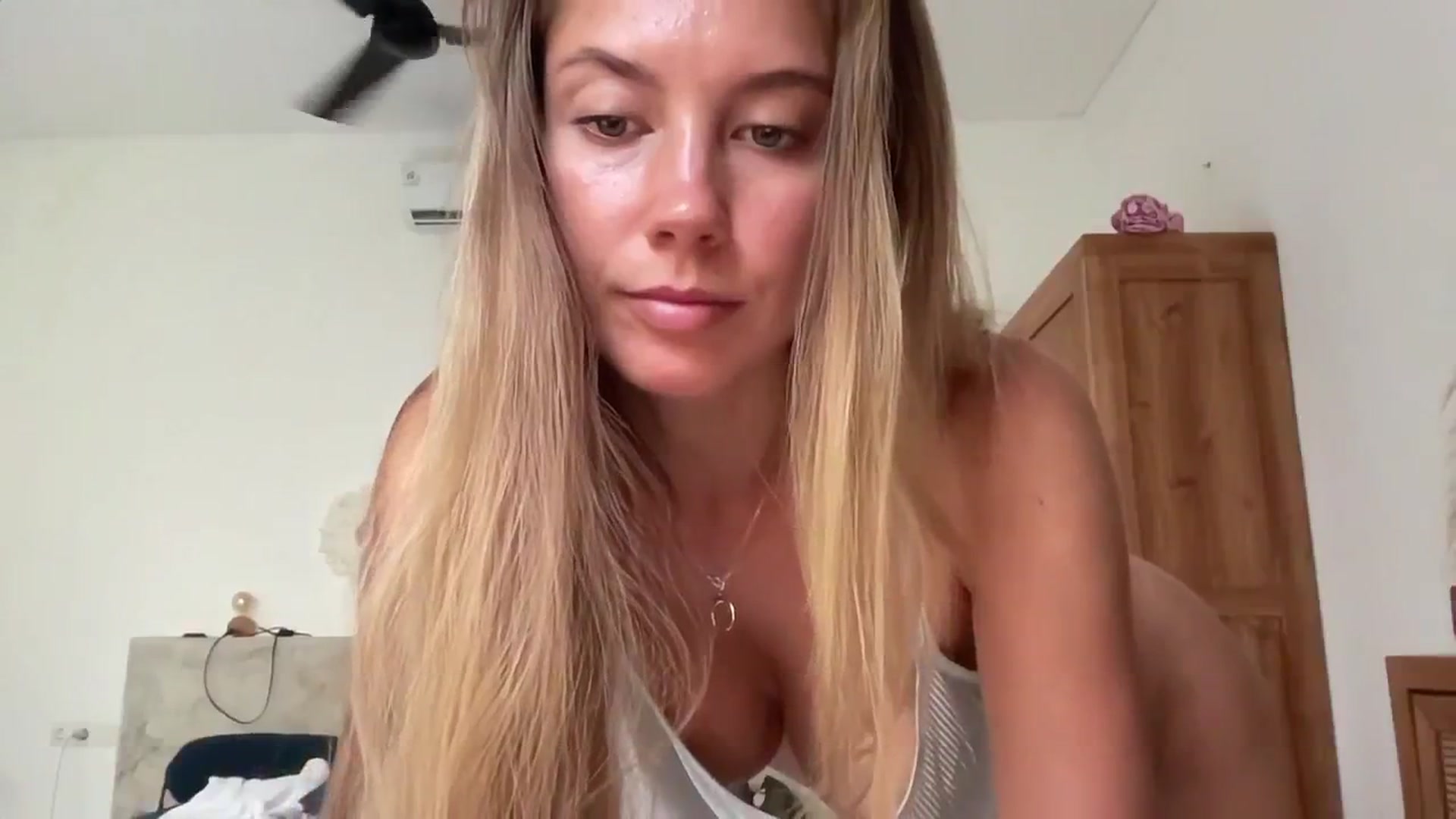Gallery image thumbnail from SurfGirls's myfreecams stream on, 05/14/2025, 01:25 image 6 of 20