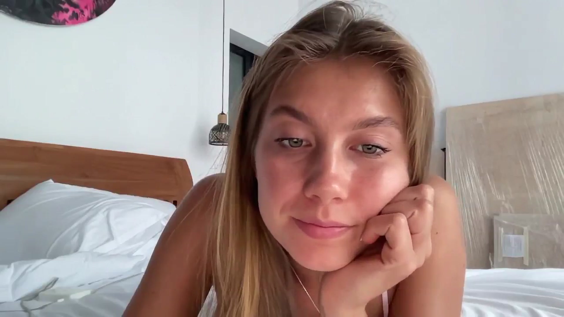 Gallery image thumbnail from SurfGirls's myfreecams stream on, 05/17/2025, 08:15 image 18 of 20