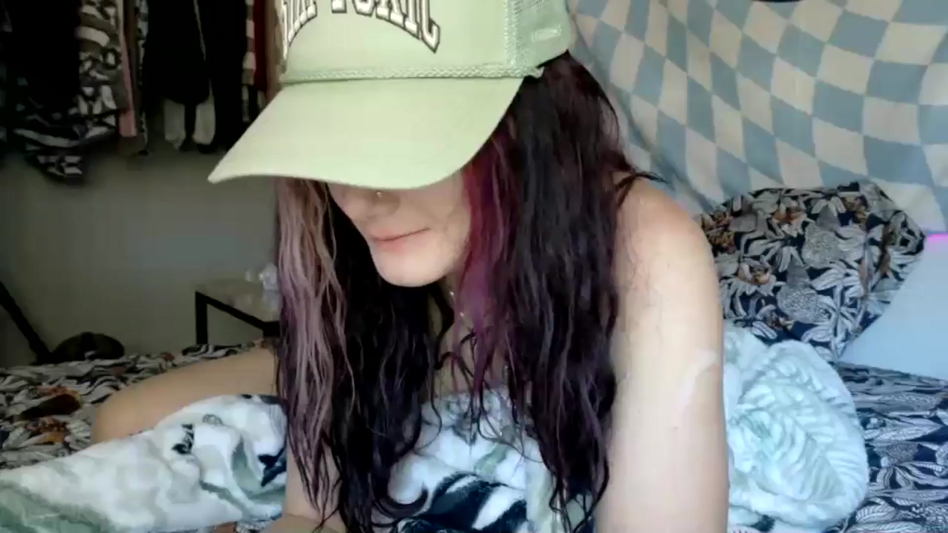 Gallery image thumbnail from SurfSlut's myfreecams stream on, 12/30/2024, 16:52 image 17 of 20