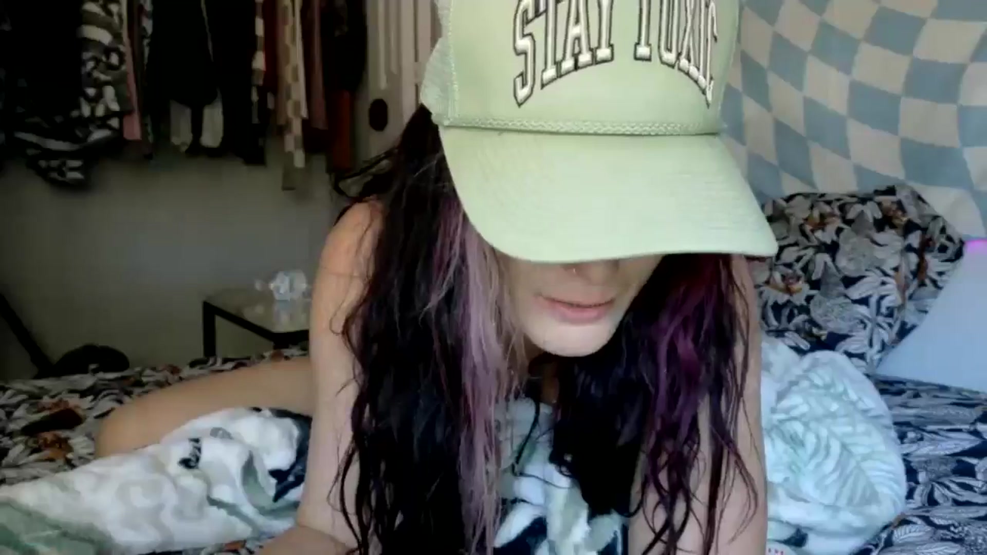 Gallery image thumbnail from SurfSlut's myfreecams stream on, 12/30/2024, 16:52 image 18 of 20