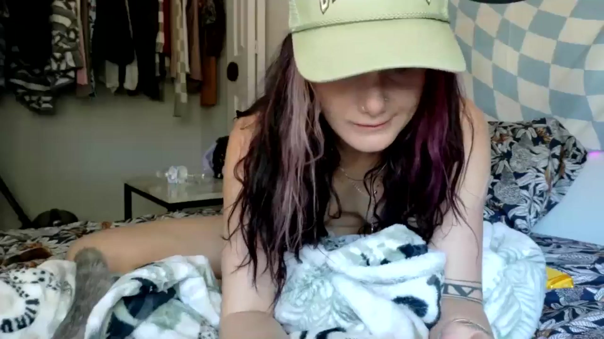 Gallery image thumbnail from SurfSlut's myfreecams stream on, 12/30/2024, 16:52 image 12 of 20