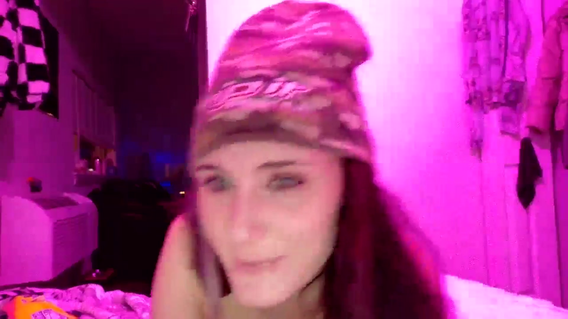 Gallery image thumbnail from SurfSlut's myfreecams stream on, 01/02/2025, 01:03 image 8 of 20