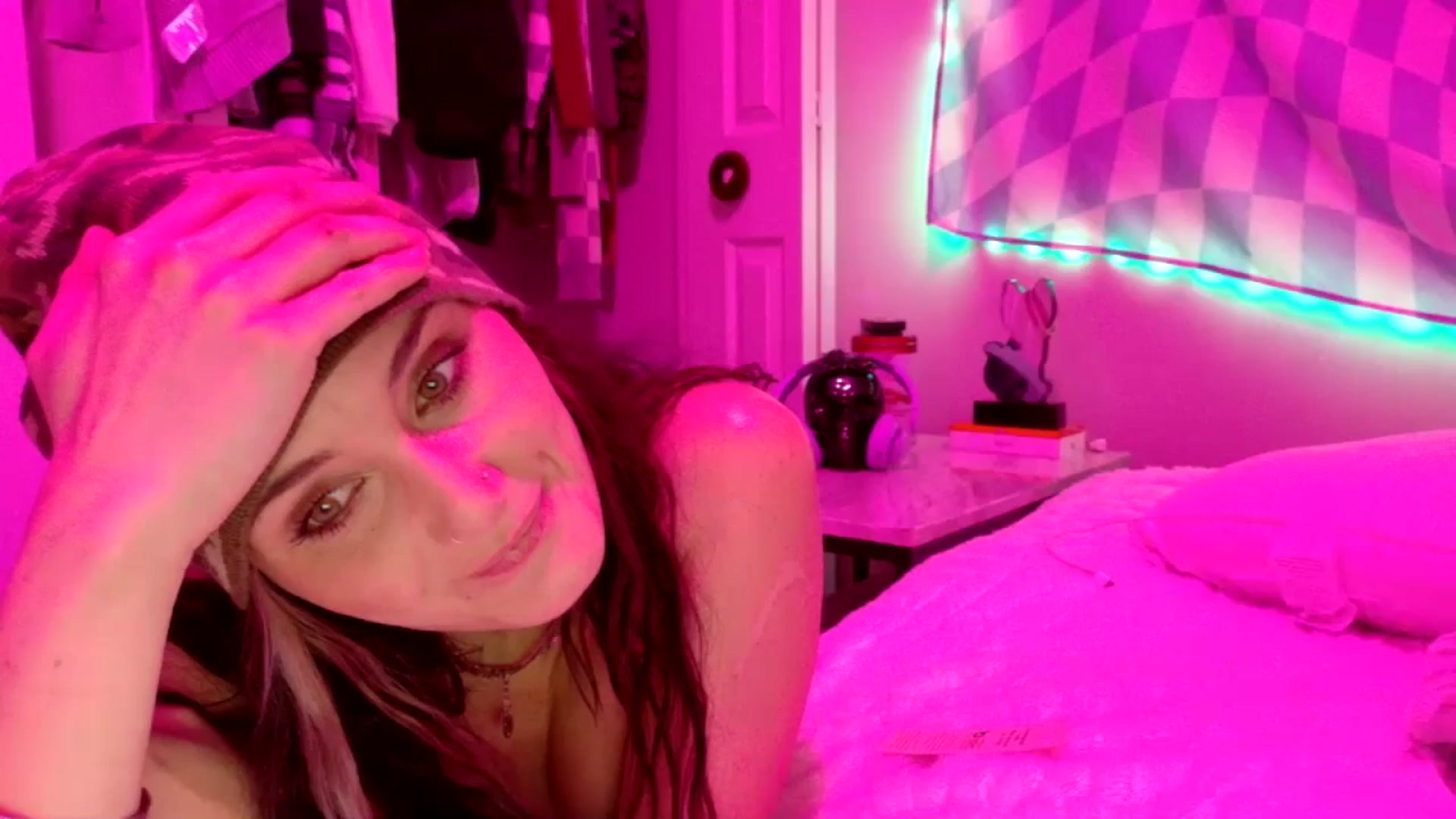 Gallery image thumbnail from SurfSlut's myfreecams stream on, 01/02/2025, 01:03 image 20 of 20