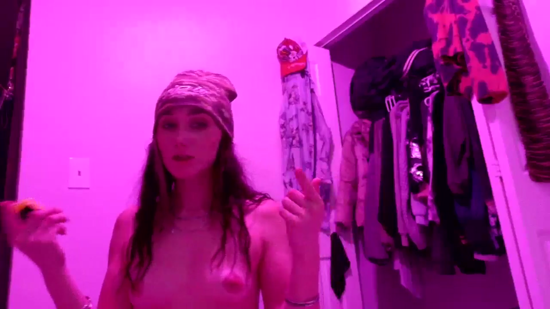 Gallery image thumbnail from SurfSlut's myfreecams stream on, 01/02/2025, 01:03 image 3 of 20