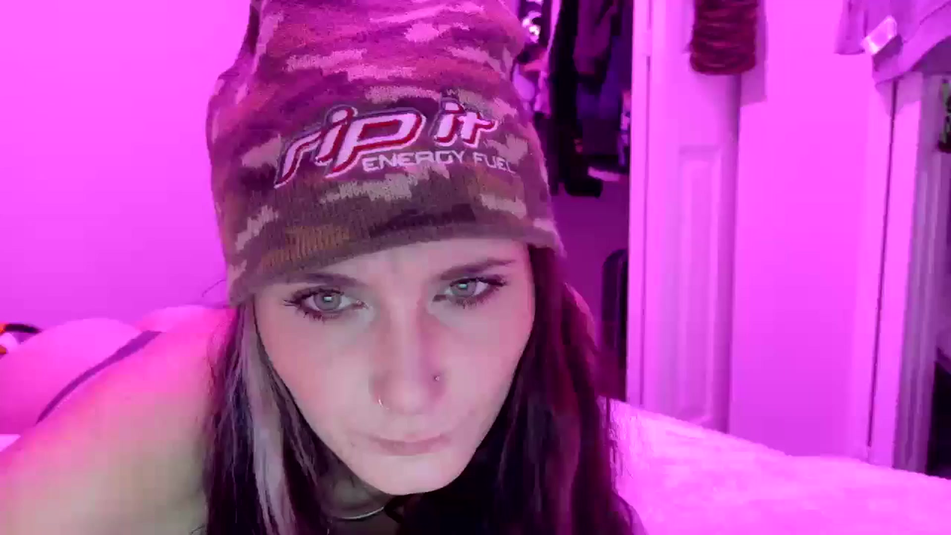 Gallery image thumbnail from SurfSlut's myfreecams stream on, 01/02/2025, 01:03 image 6 of 20