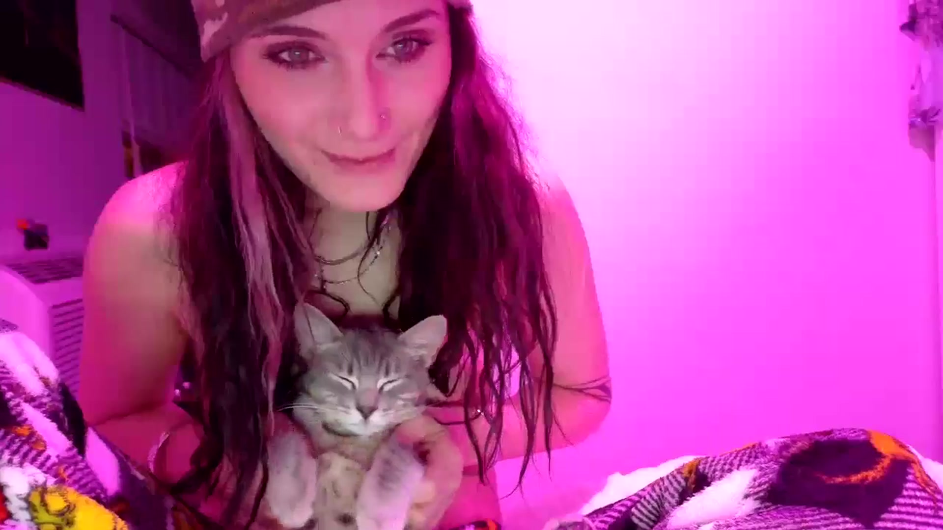 Gallery image thumbnail from SurfSlut's myfreecams stream on, 01/02/2025, 01:03 image 10 of 20