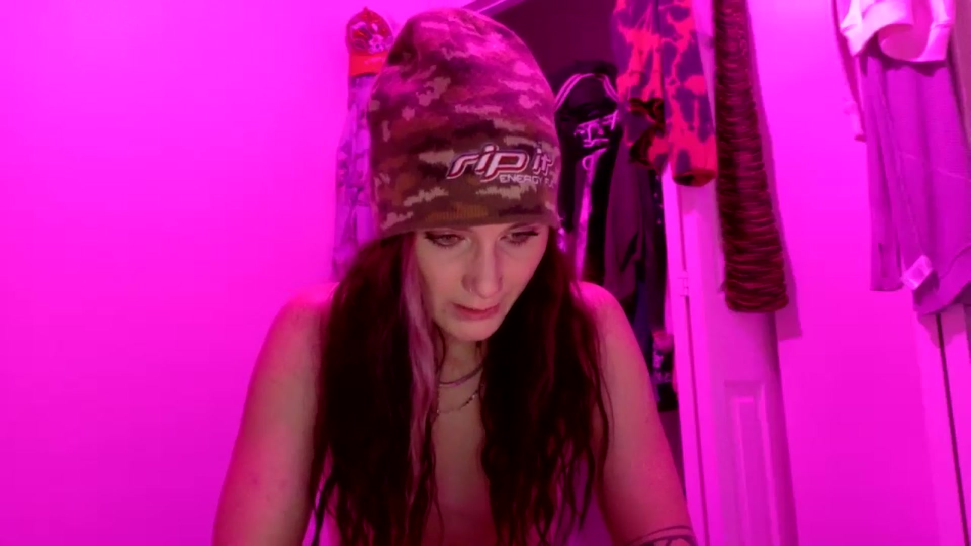 Gallery image thumbnail from SurfSlut's myfreecams stream on, 01/02/2025, 01:03 image 14 of 20