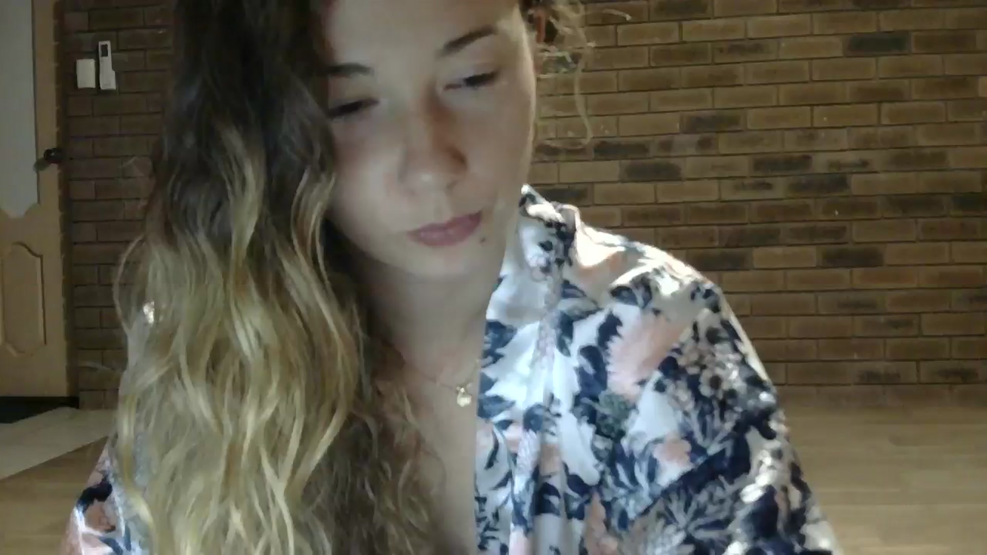 Gallery image thumbnail from SurfyChick's myfreecams stream on, 11/04/2024, 11:46 image 14 of 20