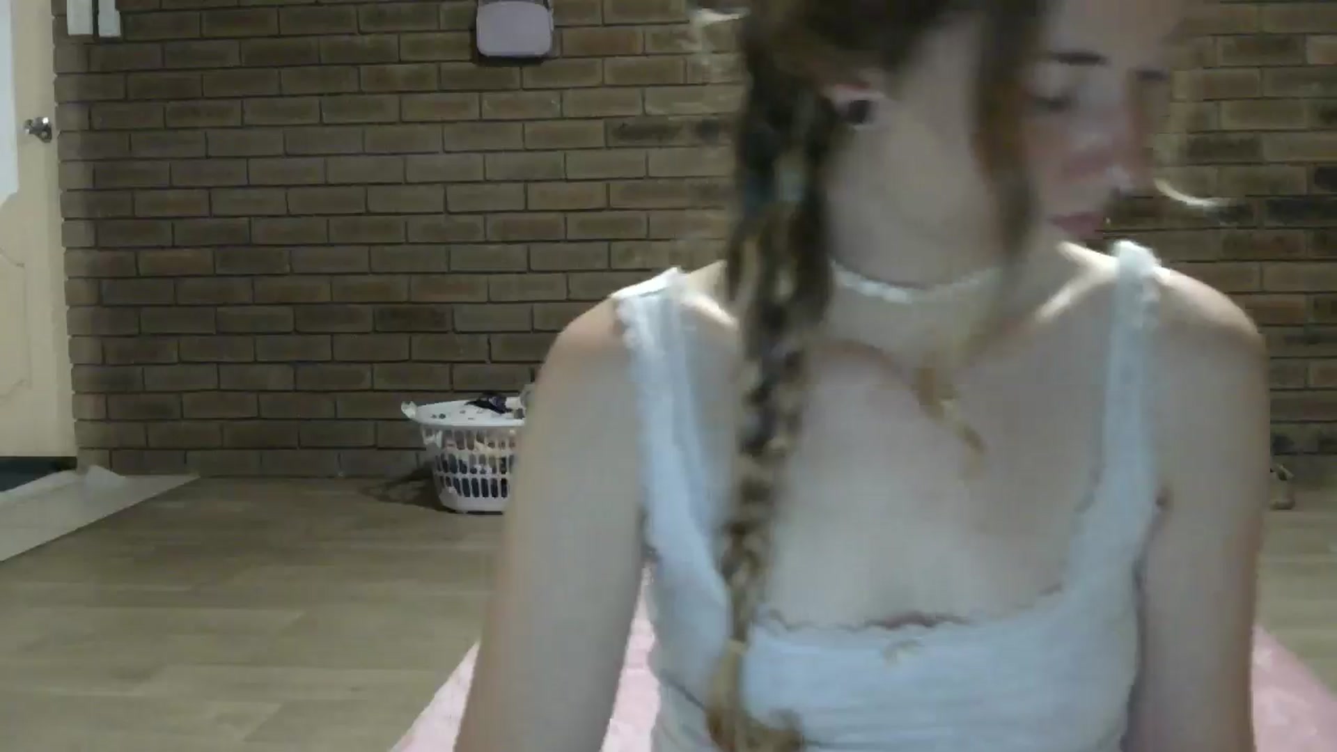 Gallery image thumbnail from SurfyChick's myfreecams stream on, 11/10/2024, 13:50 image 13 of 20