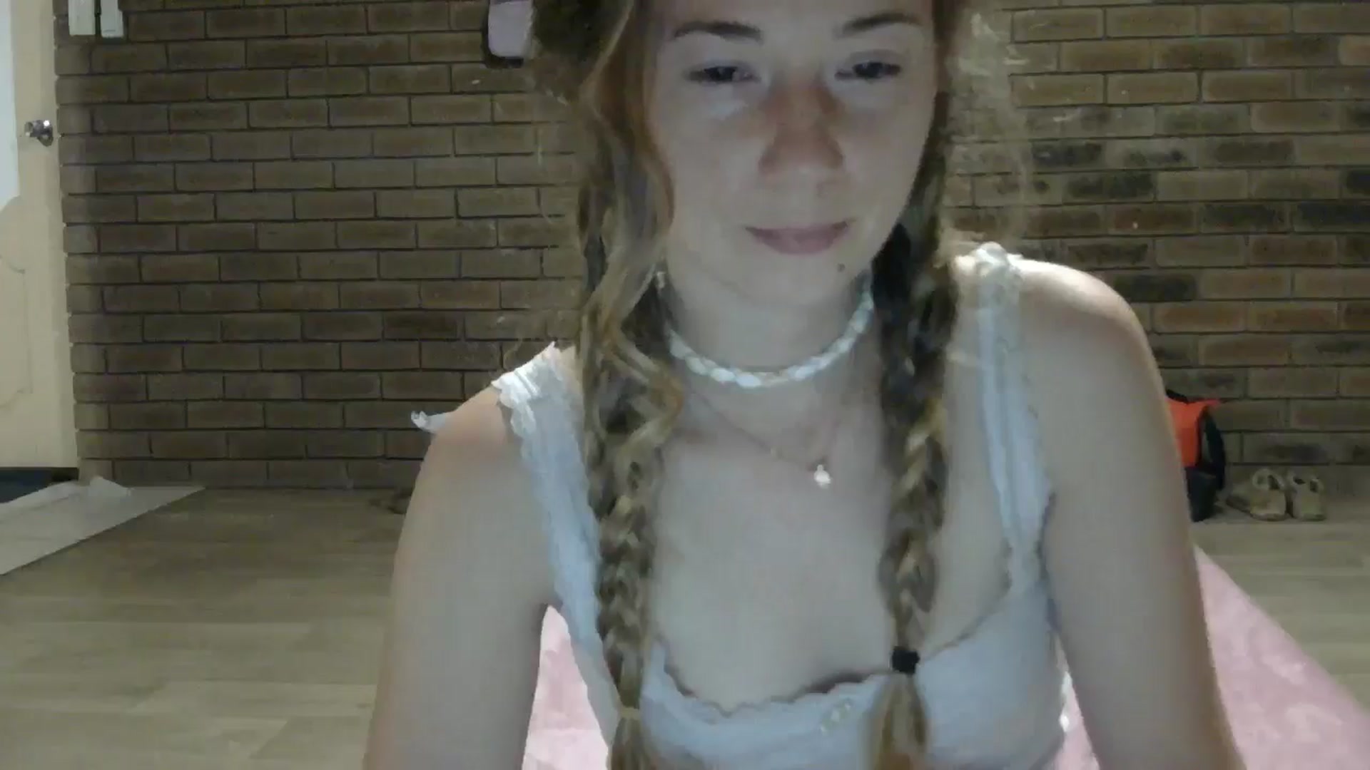 Gallery image thumbnail from SurfyChick's myfreecams stream on, 11/10/2024, 13:50 image 12 of 20