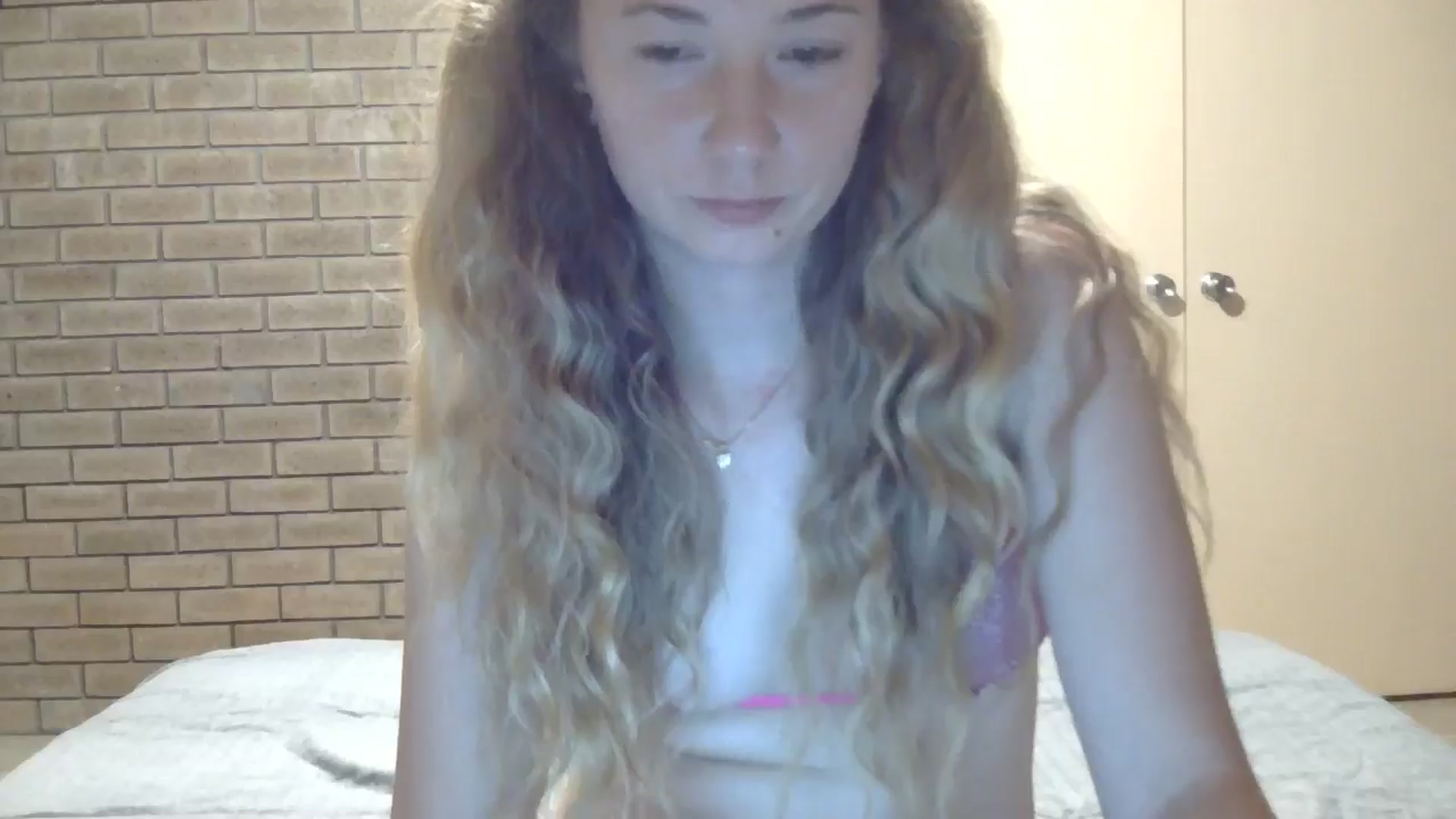 Gallery image thumbnail from SurfyChick's myfreecams stream on, 11/11/2024, 15:00 image 13 of 20