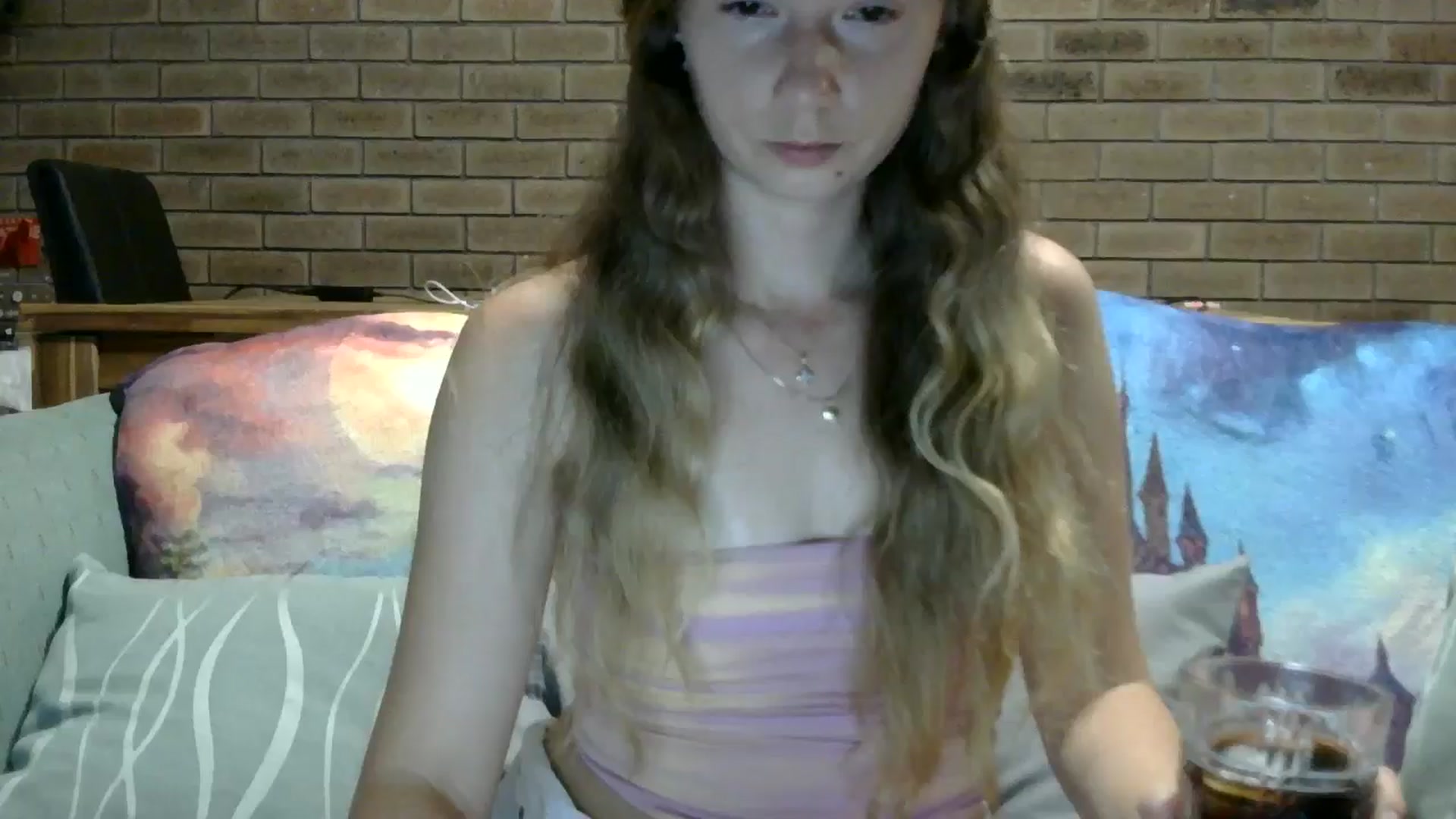 Gallery image thumbnail from SurfyChick's myfreecams stream on, 03/16/2025, 13:49 image 18 of 20
