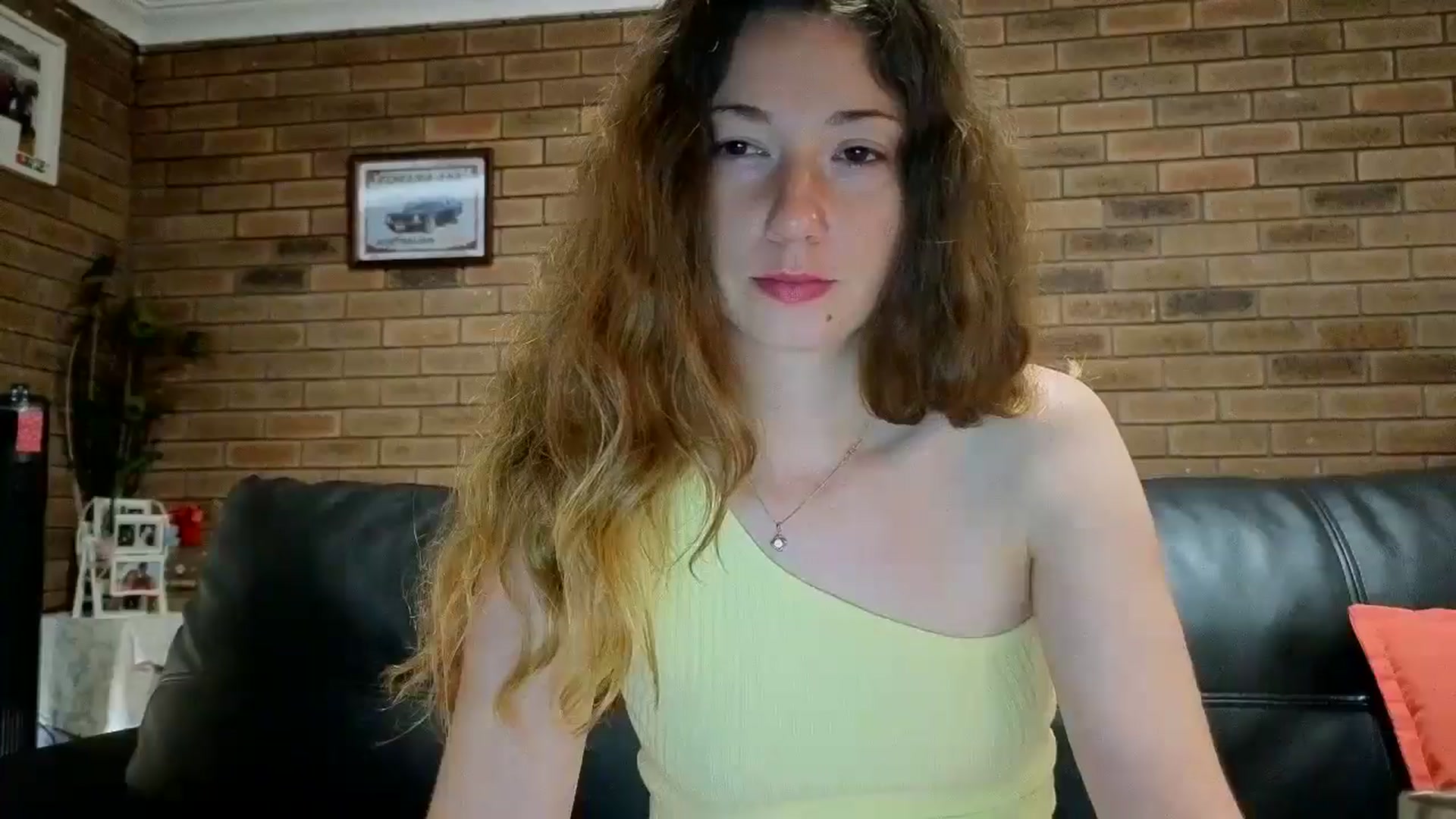 Gallery image thumbnail from SurfyChick's myfreecams stream on, 10/06/2025, 02:41 image 13 of 20