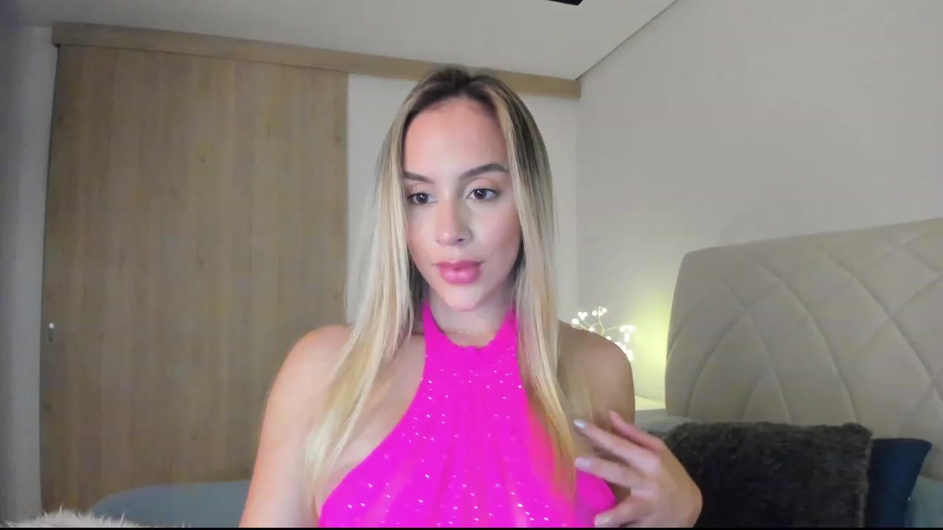Gallery image thumbnail from Susan_99's myfreecams stream on, 01/11/2023, 03:39 image 14 of 20