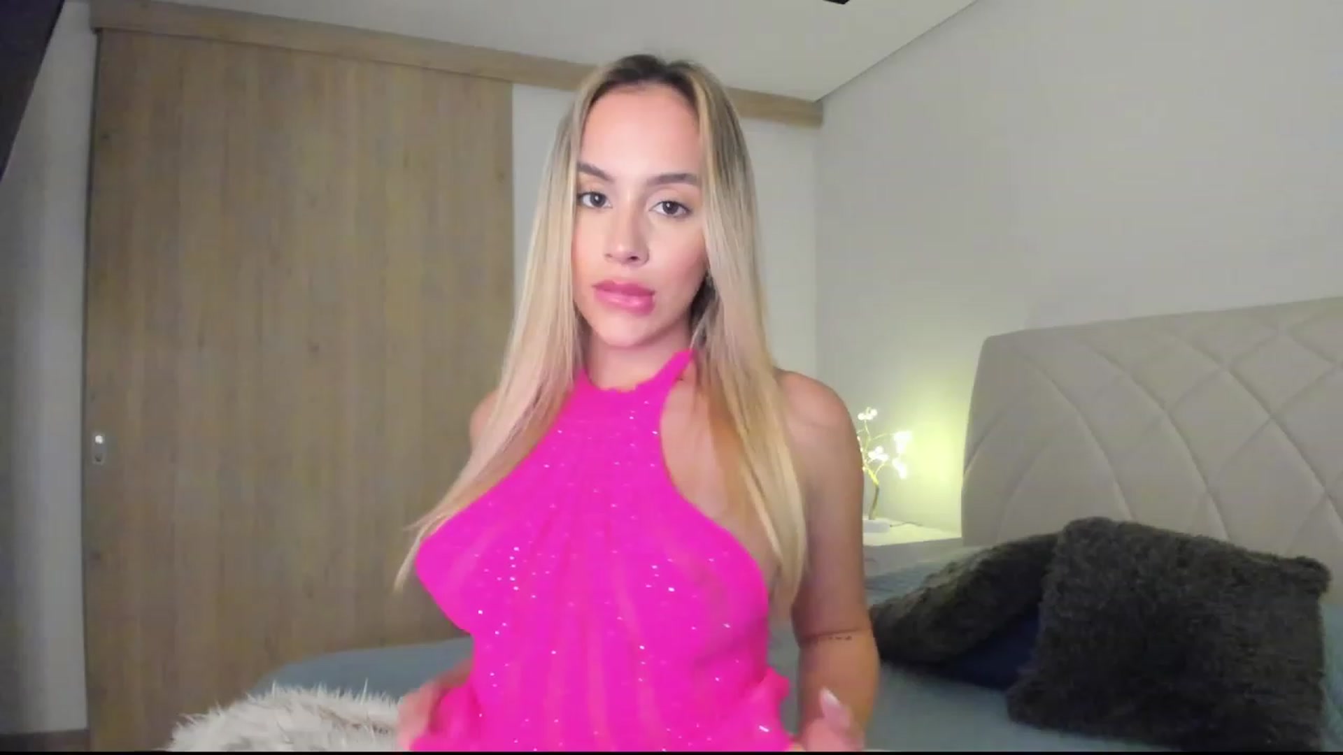 Gallery image thumbnail from Susan_99's myfreecams stream on, 01/11/2023, 03:39 image 1 of 20