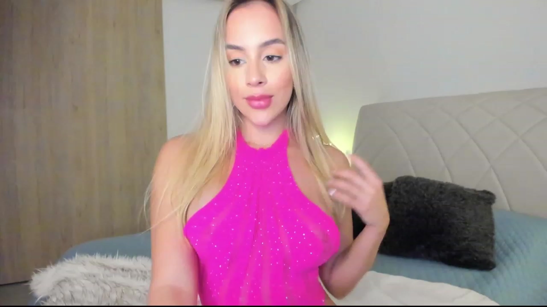 Gallery image thumbnail from Susan_99's myfreecams stream on, 01/11/2023, 03:39 image 6 of 20