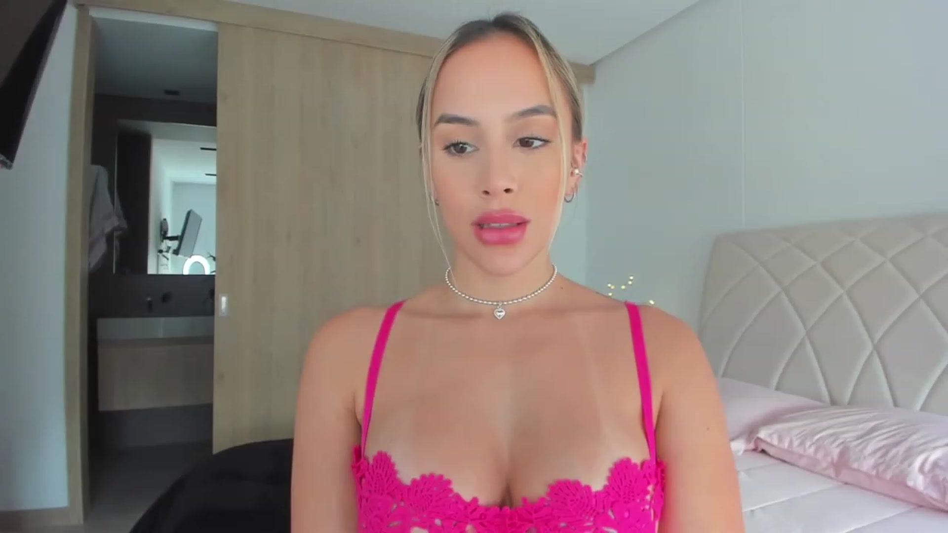 Gallery image thumbnail from Susan_99's myfreecams stream on, 01/19/2023, 16:43 image 19 of 20