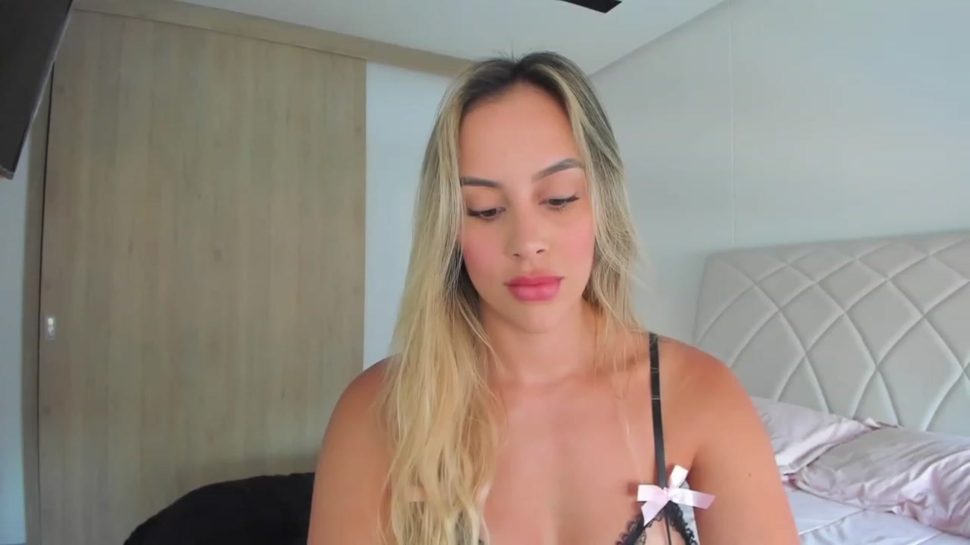 Gallery image thumbnail from Susan_99's myfreecams stream on, 02/01/2023, 15:48 image 14 of 20