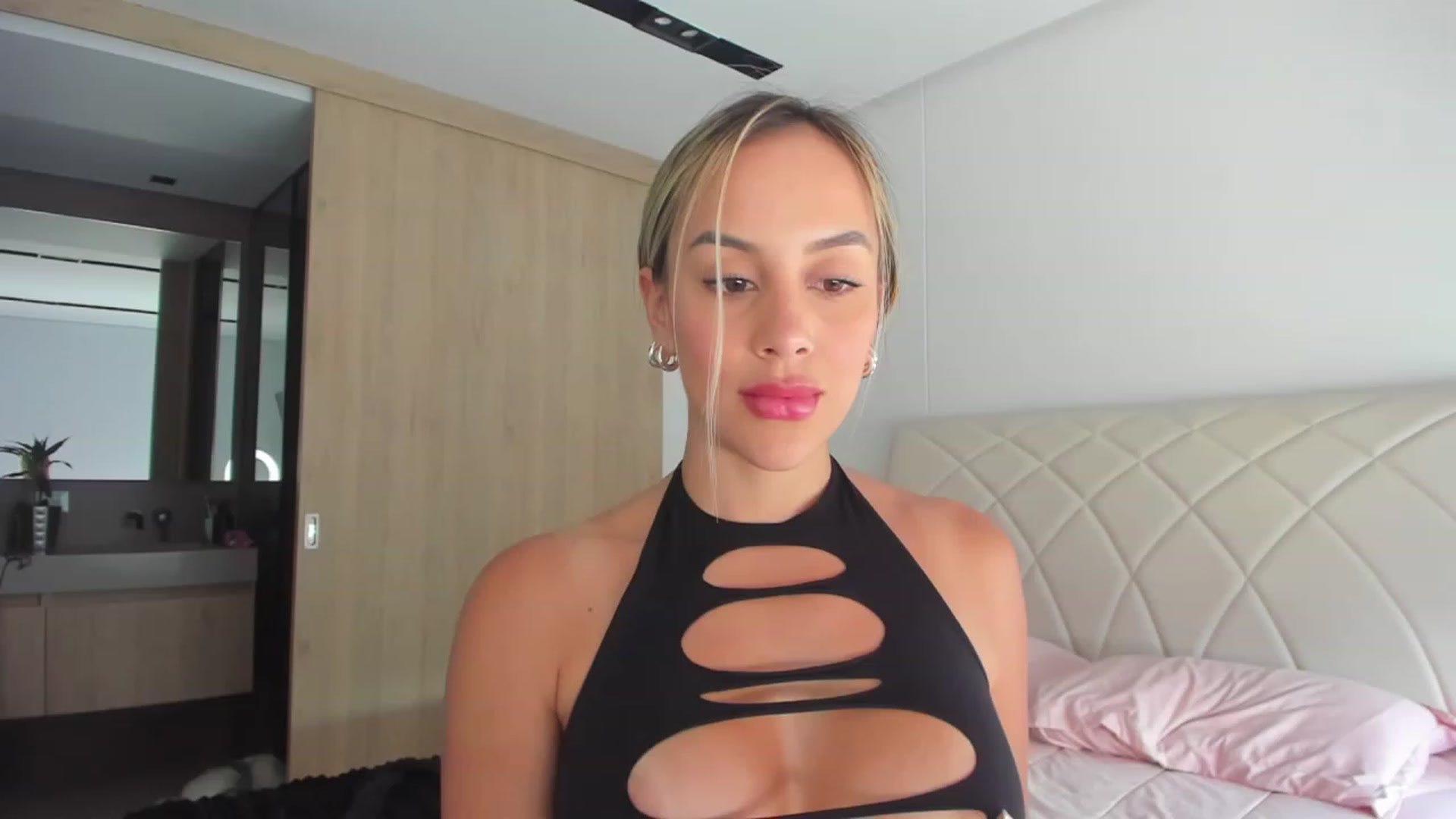 Gallery image thumbnail from Susan_99's myfreecams stream on, 02/02/2023, 18:07 image 15 of 20
