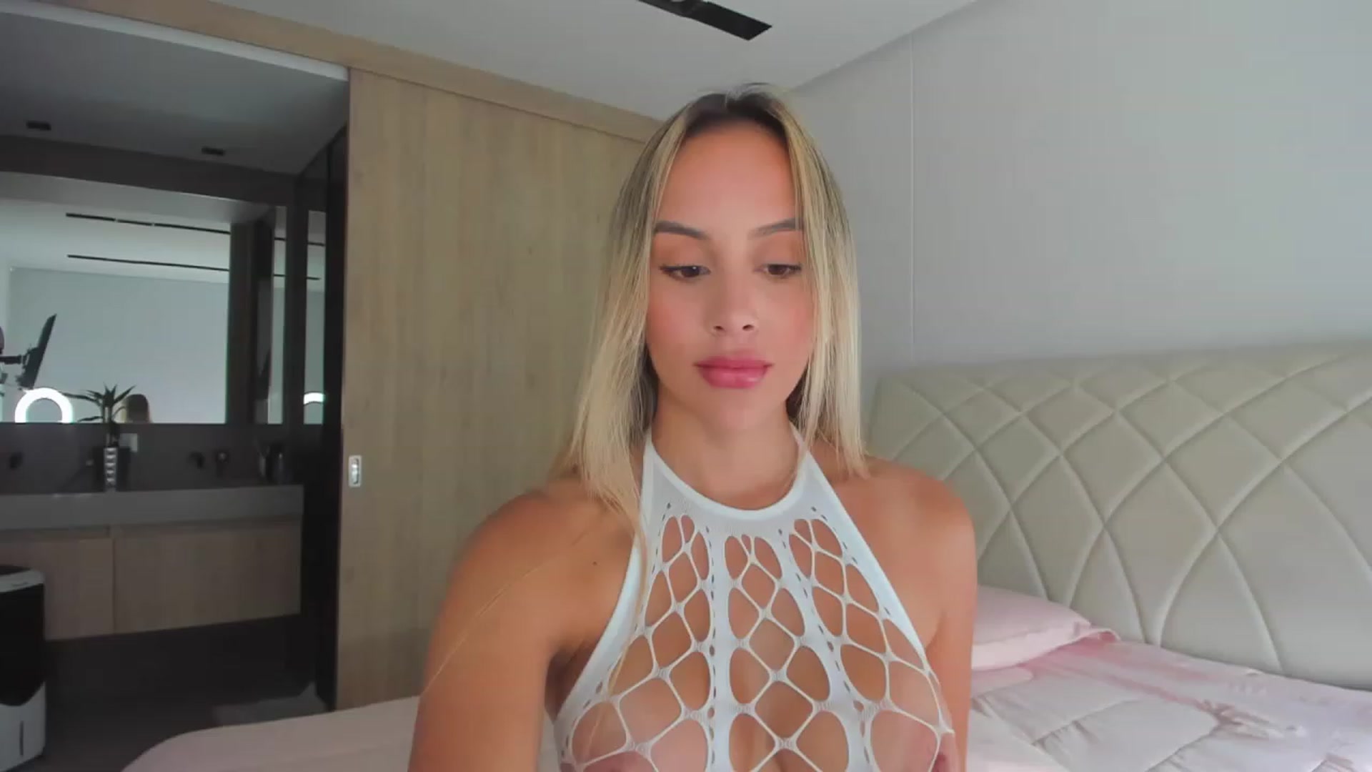 Gallery image thumbnail from Susan_99's myfreecams stream on, 02/03/2023, 17:25 image 12 of 20