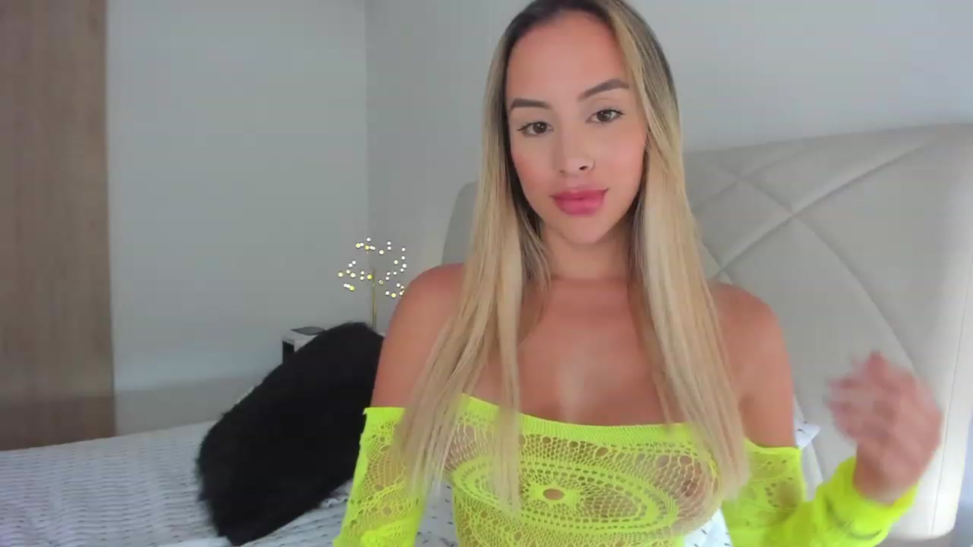 Gallery image thumbnail from Susan_99's myfreecams stream on, 02/13/2023, 19:24 image 13 of 20