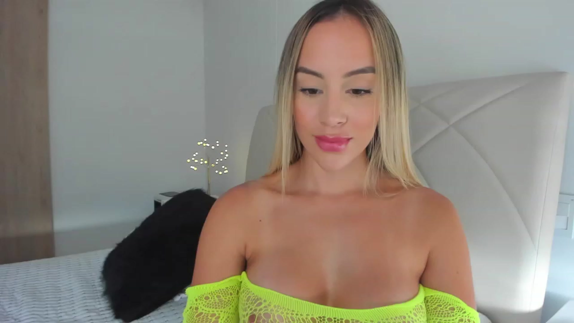 Gallery image thumbnail from Susan_99's myfreecams stream on, 02/13/2023, 20:15 image 1 of 20