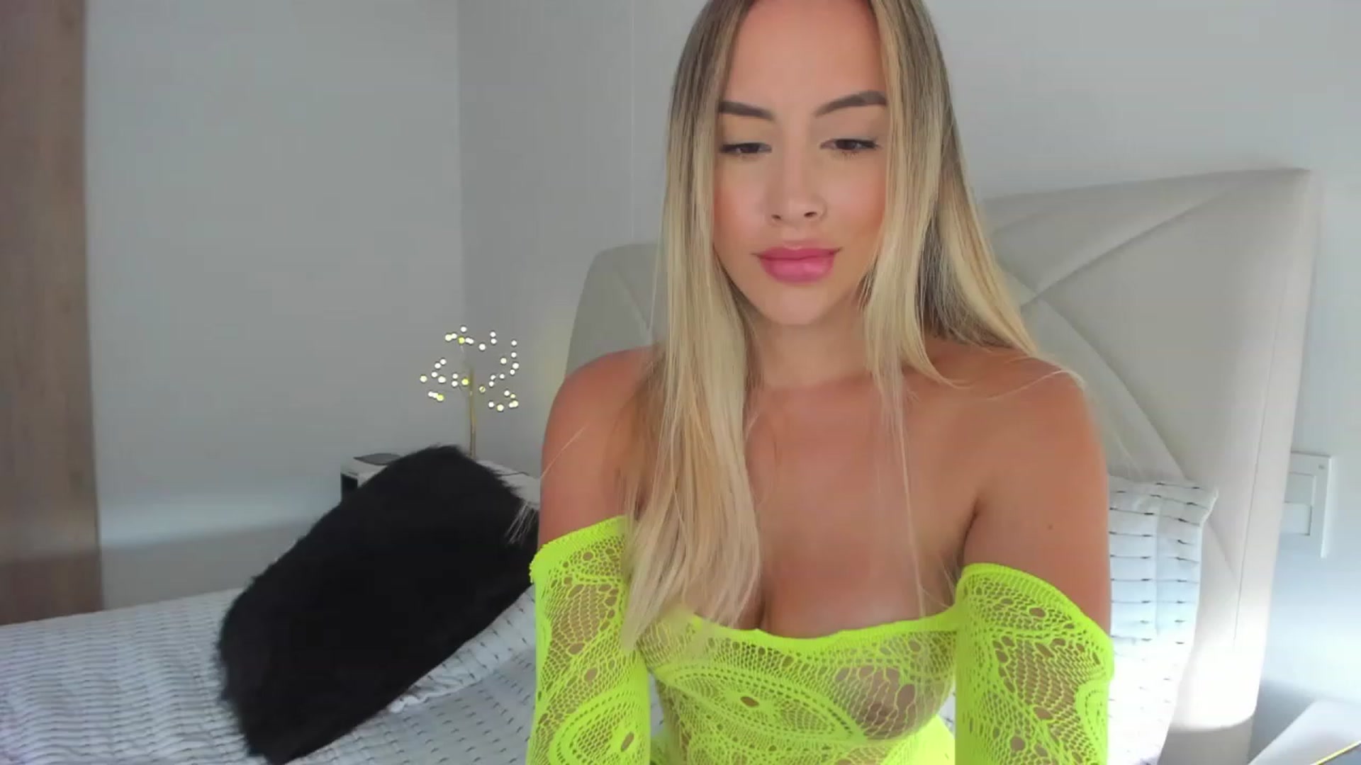 Gallery image thumbnail from Susan_99's myfreecams stream on, 02/13/2023, 20:15 image 9 of 20