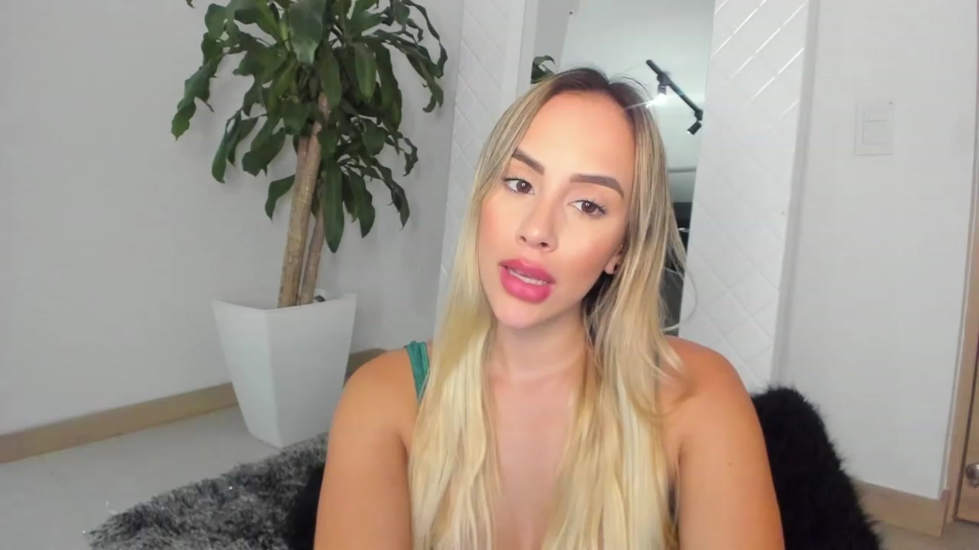 Gallery image thumbnail from Susan_99's myfreecams stream on, 03/01/2023, 02:36 image 2 of 20